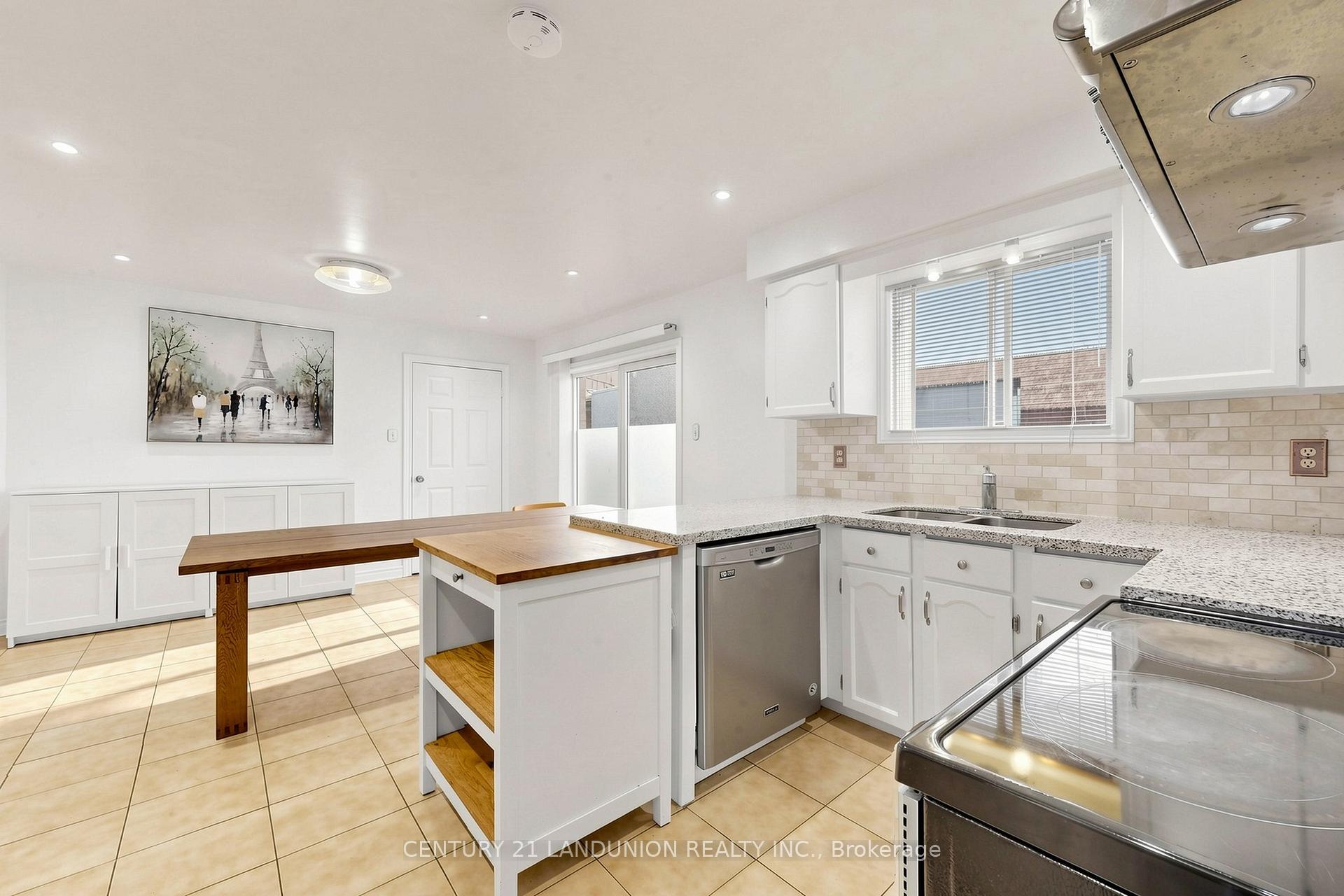 Photo 9 of 329 Atha Avenue, Richmond Hill, Harding — HOMEH