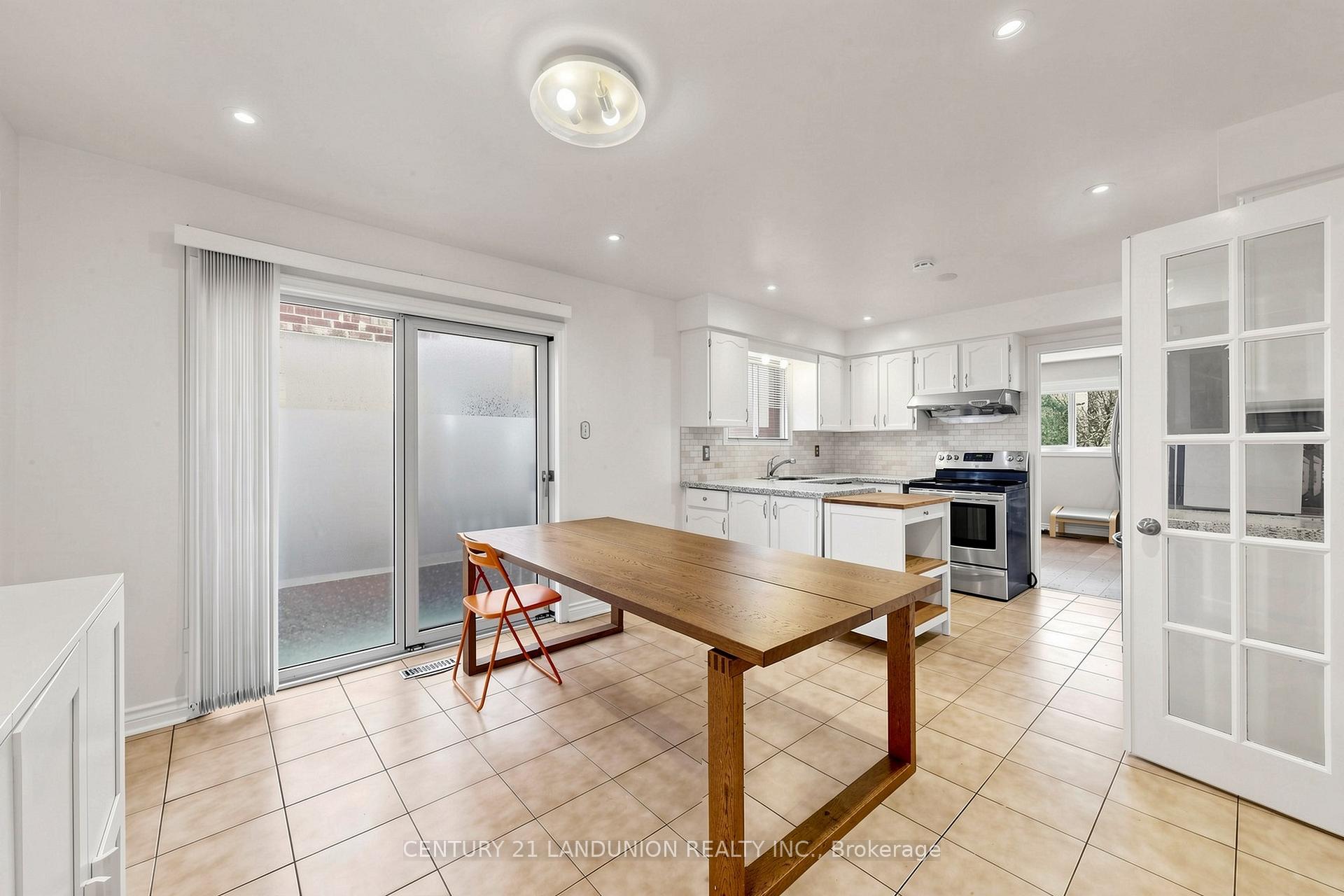 Photo 11 of 329 Atha Avenue, Richmond Hill, Harding — HOMEH
