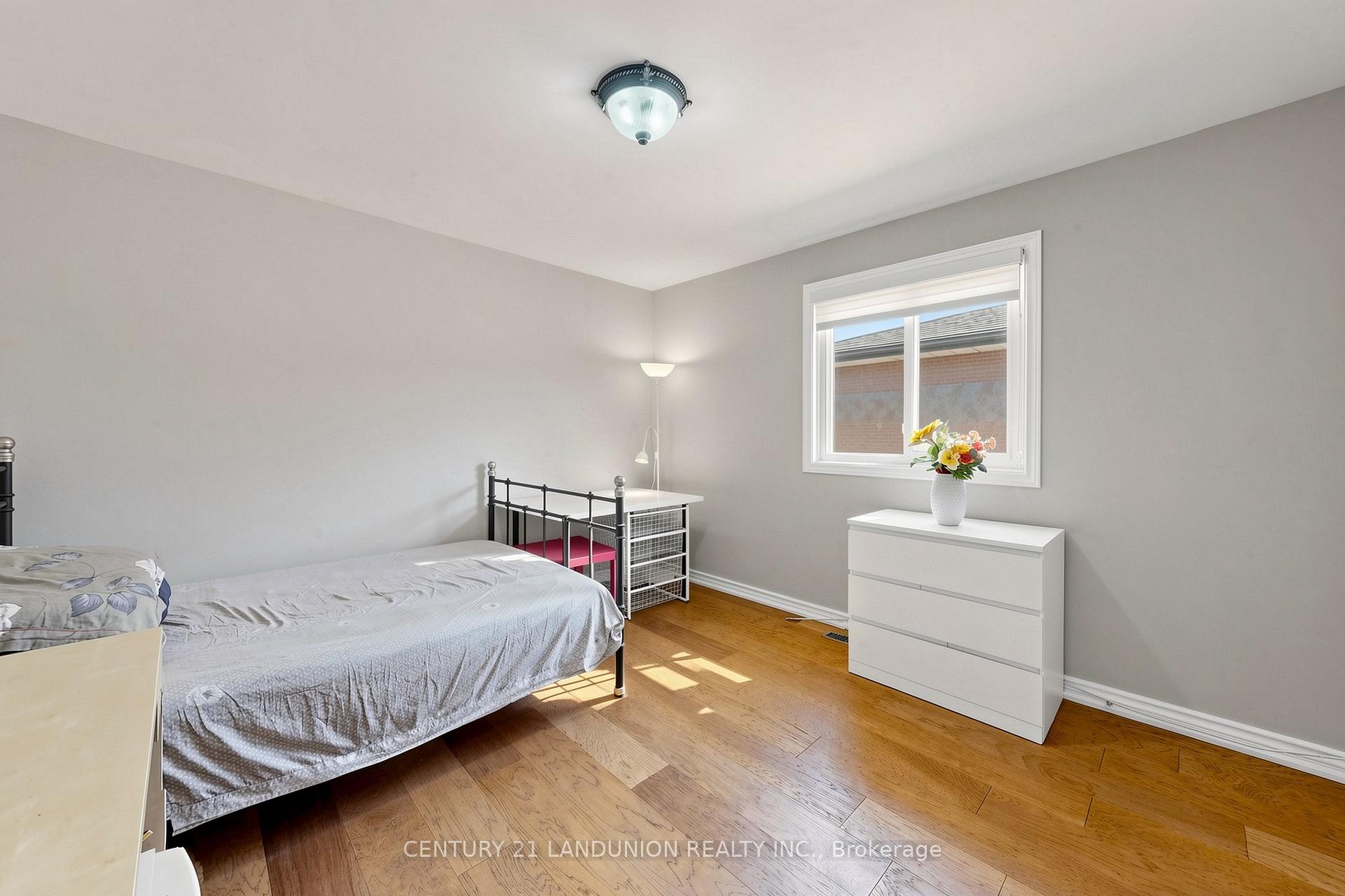 Photo 17 of 329 Atha Avenue, Richmond Hill, Harding — HOMEH