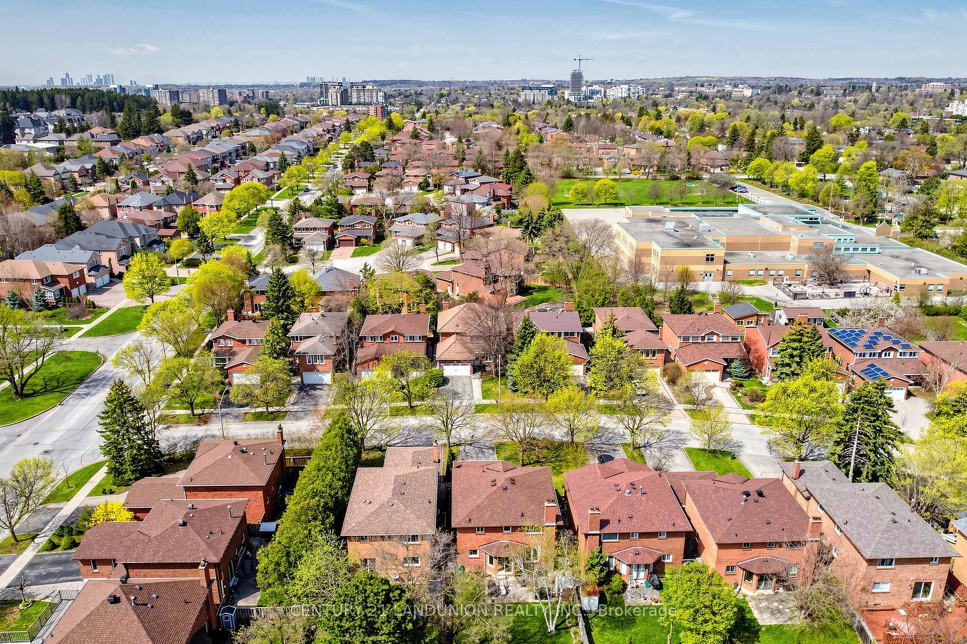Photo 36 of 329 Atha Avenue, Richmond Hill, Harding — HOMEH
