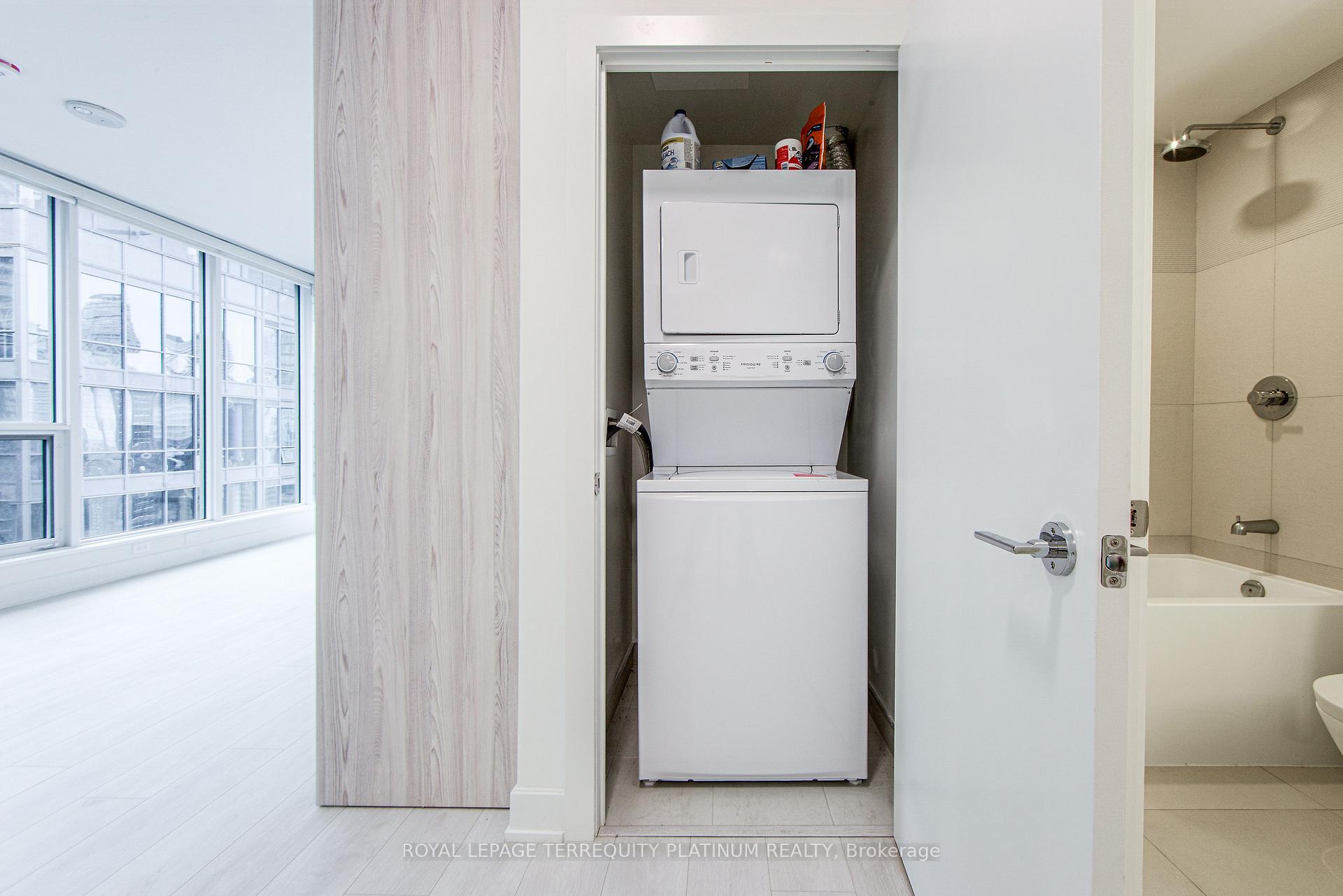 Photo 9 of Unit 2906, 15 Mercer Street, Toronto, Waterfront Communities — HOMEH