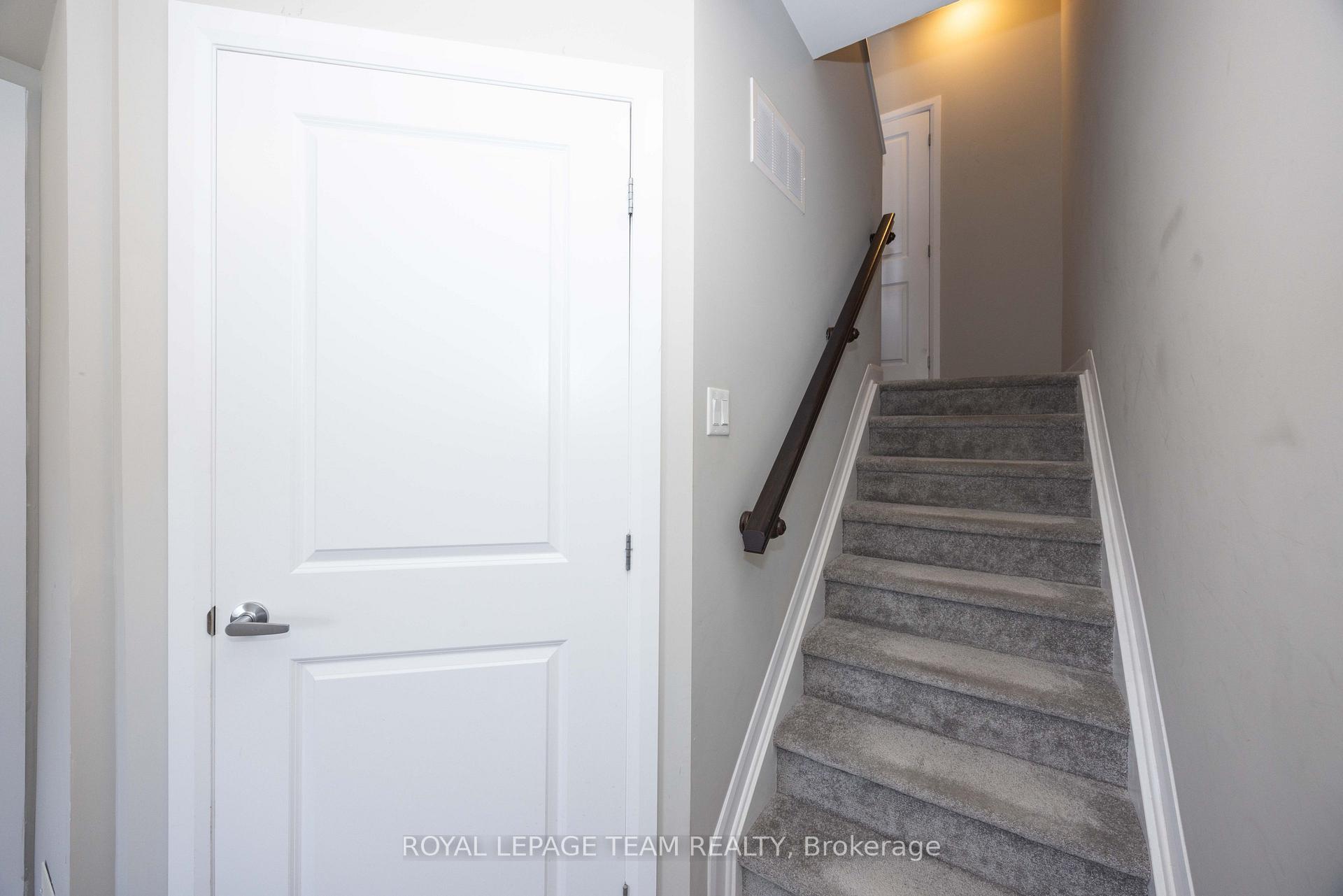 Photo 7 of 526 Clemency Crescent, Ottawa, Barrhaven - Heritage Park — HOMEH