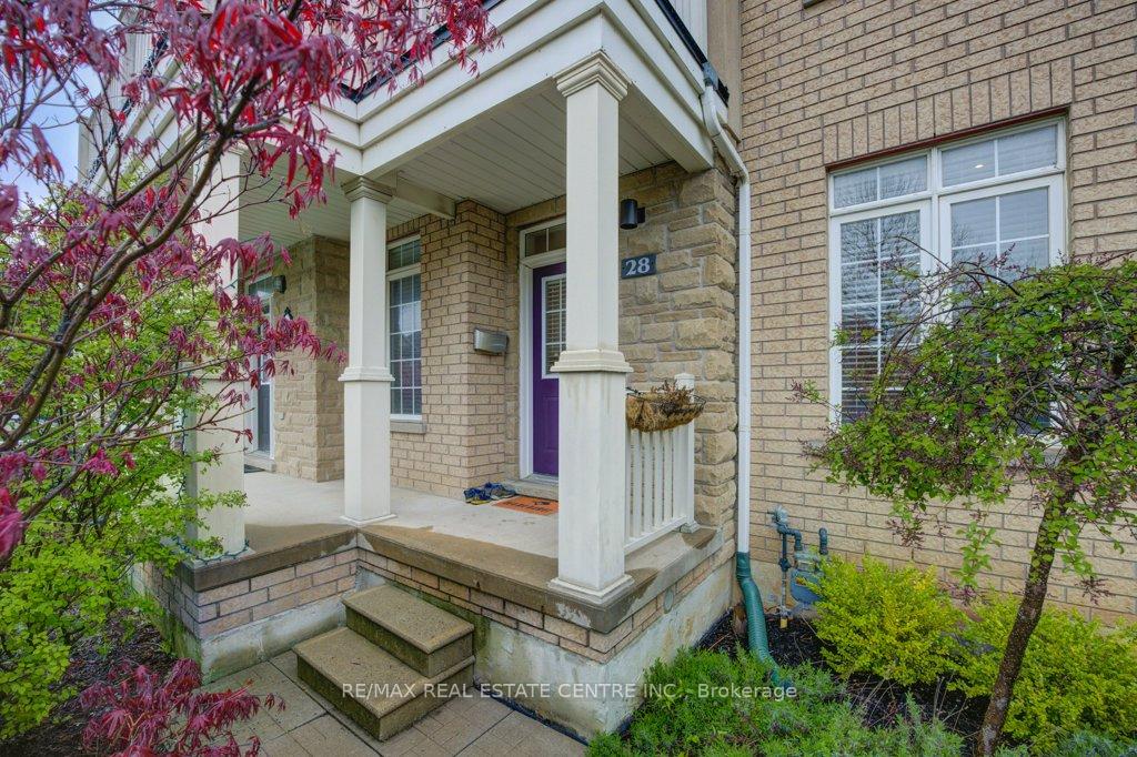 Photo 3 of 28 Glendarling Crescent, Hamilton, Winona Park — HOMEH