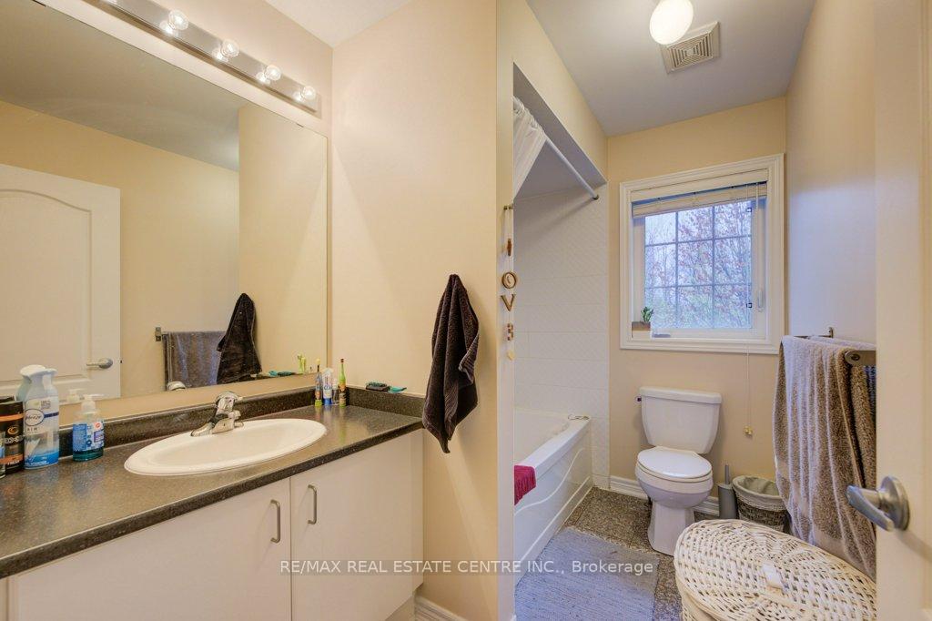 Photo 15 of 28 Glendarling Crescent, Hamilton, Winona Park — HOMEH