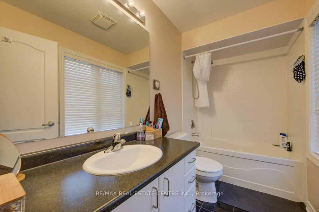 Photo 19 of 28 Glendarling Crescent, Hamilton, Winona Park — HOMEH