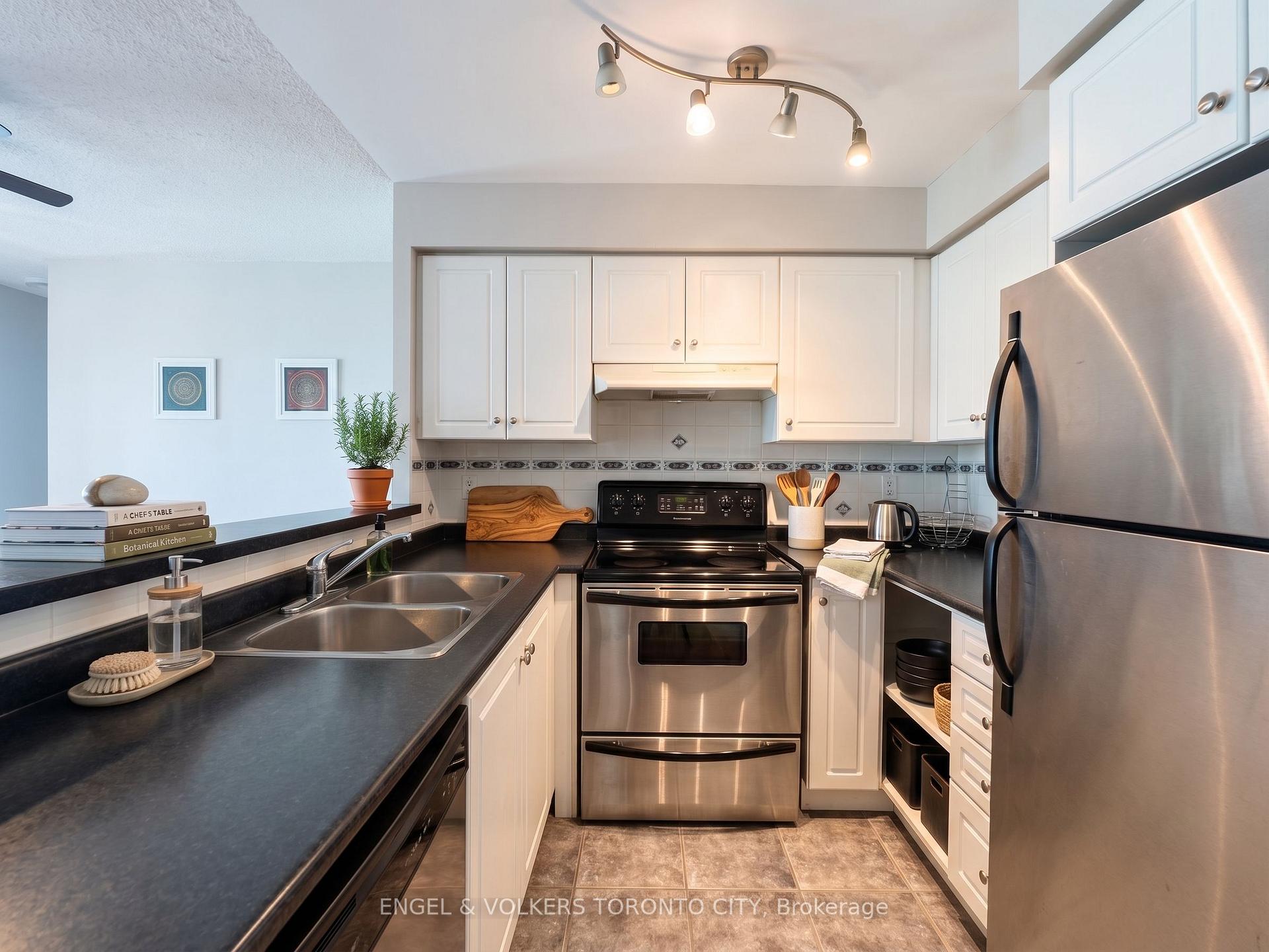 Photo 11 of Unit 2215, 7 Lorraine Drive, North York, Willowdale West — HOMEH