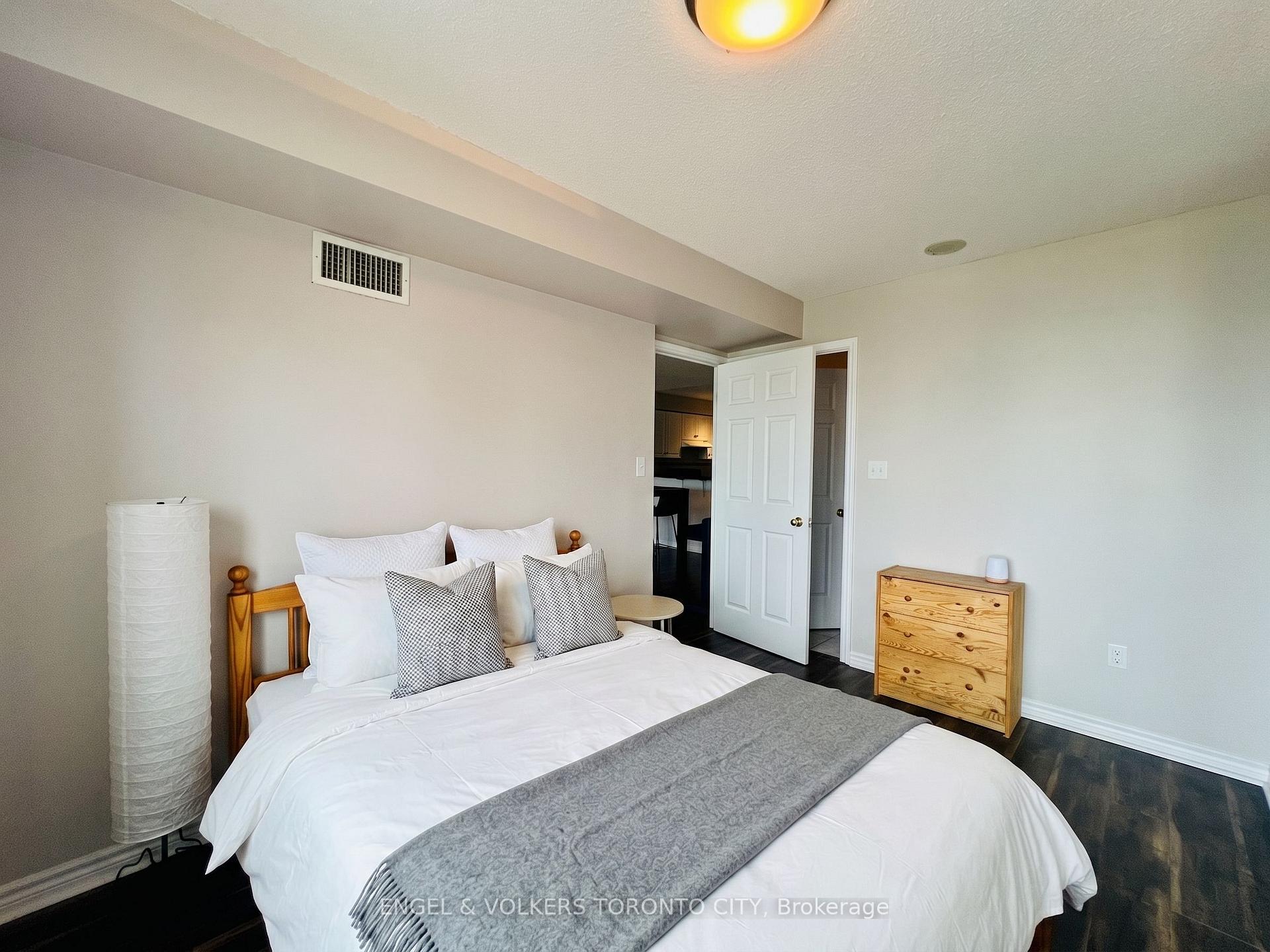 Photo 15 of Unit 2215, 7 Lorraine Drive, North York, Willowdale West — HOMEH