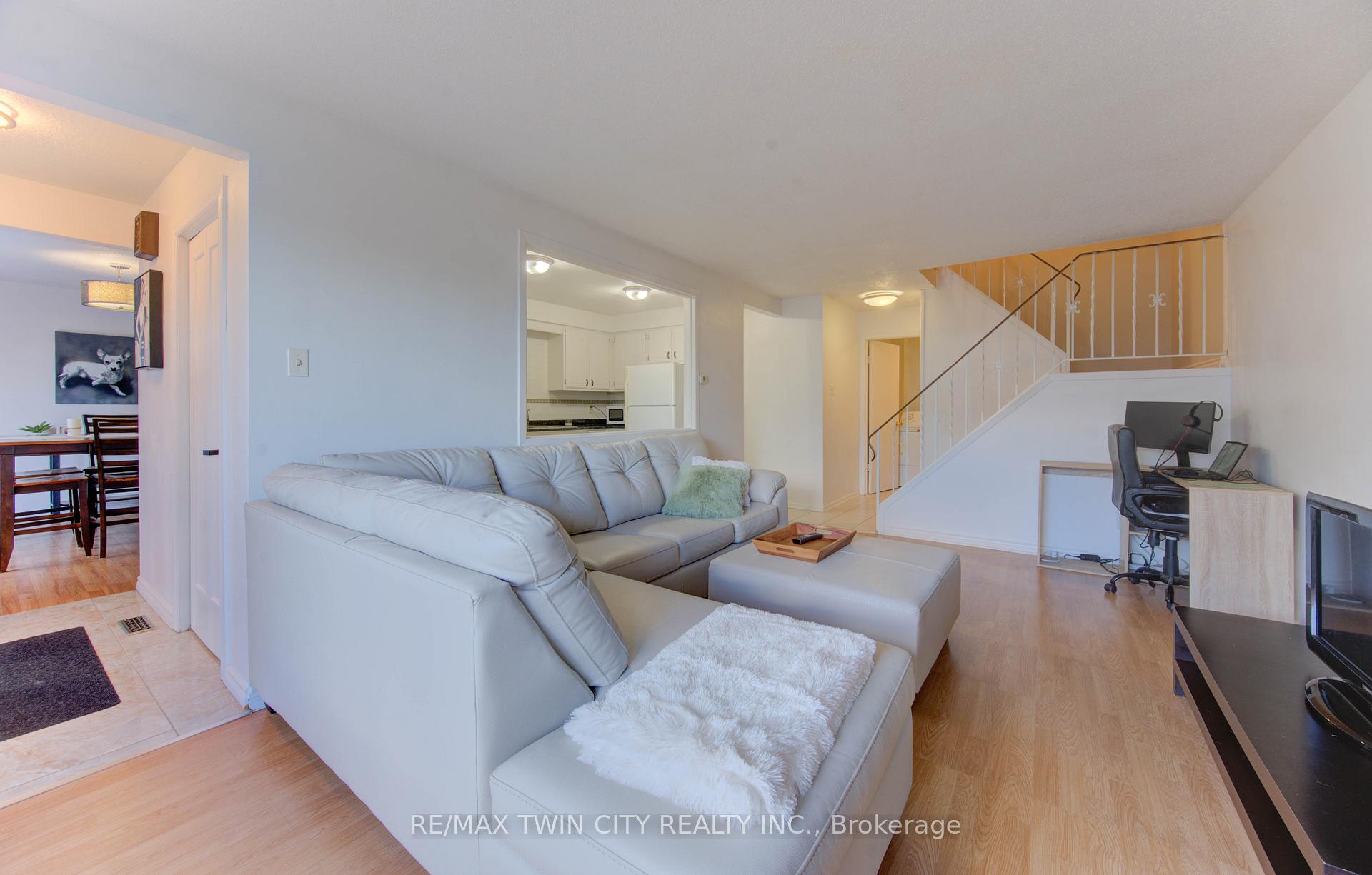 Photo 2 of Unit 47, 14 Williamsburg Road, Kitchener, Laurentian Hills — HOMEH