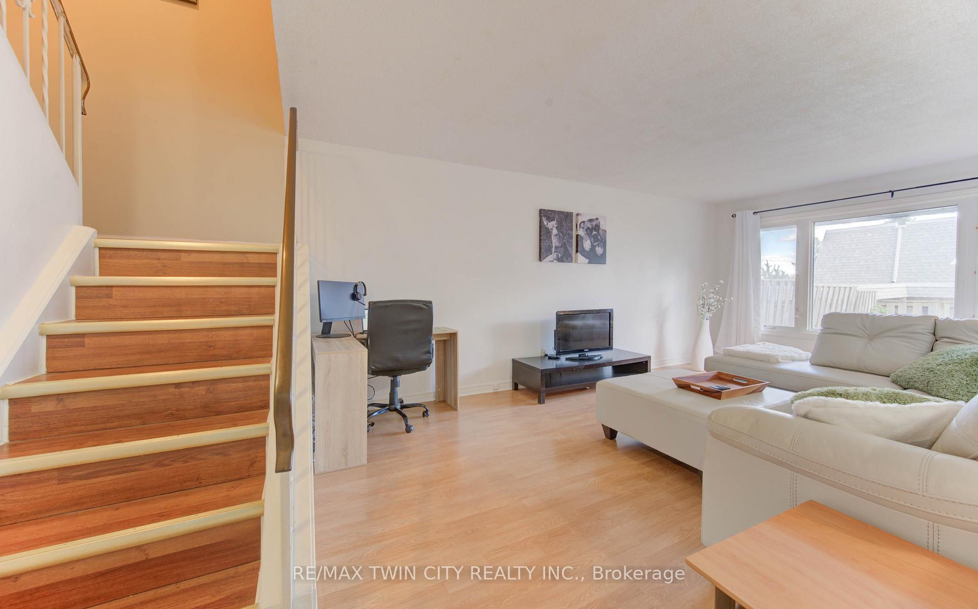 Photo 5 of Unit 47, 14 Williamsburg Road, Kitchener, Laurentian Hills — HOMEH