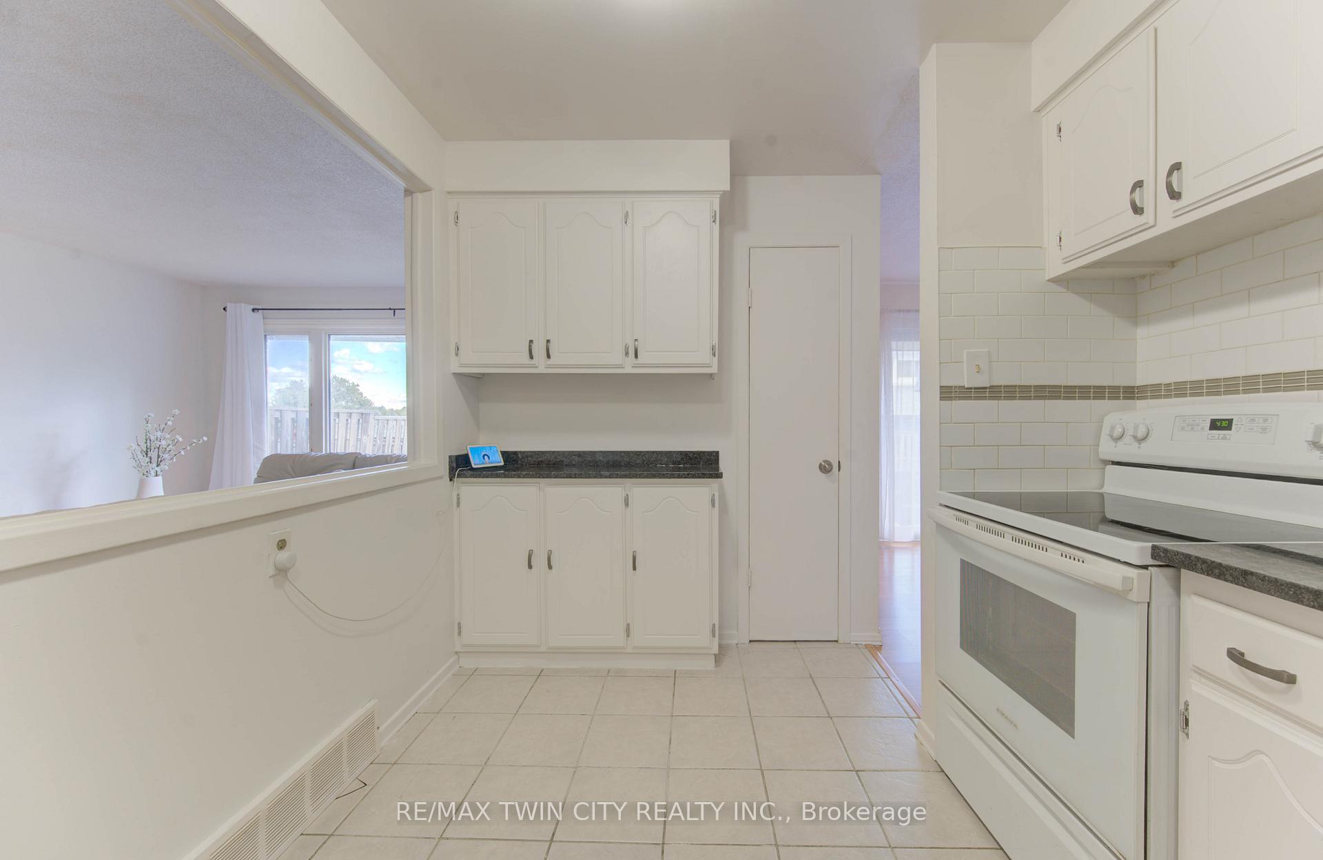 Photo 6 of Unit 47, 14 Williamsburg Road, Kitchener, Laurentian Hills — HOMEH