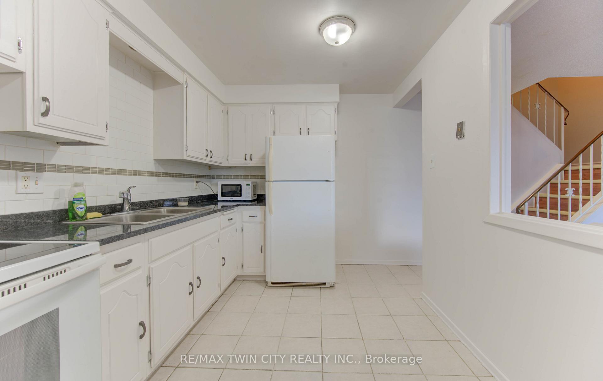 Photo 7 of Unit 47, 14 Williamsburg Road, Kitchener, Laurentian Hills — HOMEH