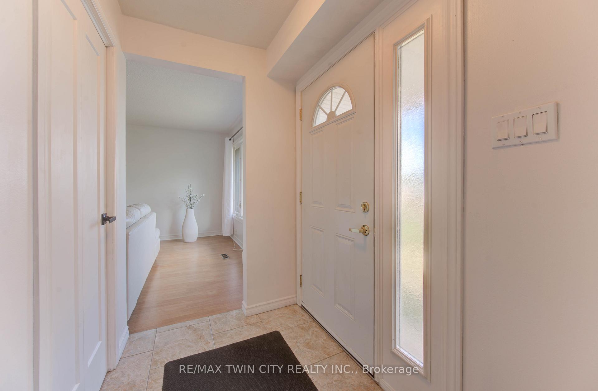 Photo 12 of Unit 47, 14 Williamsburg Road, Kitchener, Laurentian Hills — HOMEH