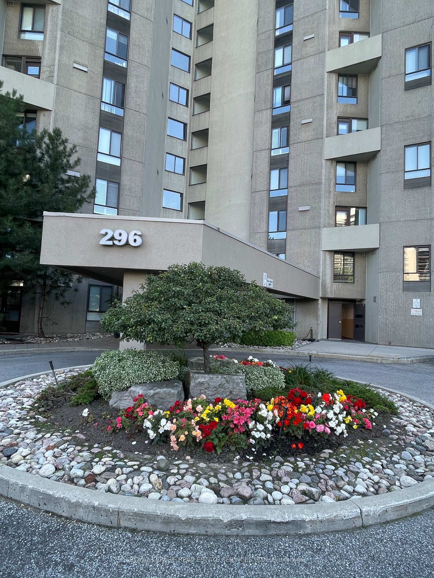 Photo 1 of Unit A15, 296 Mill Road, Etobicoke, Markland Wood — HOMEH