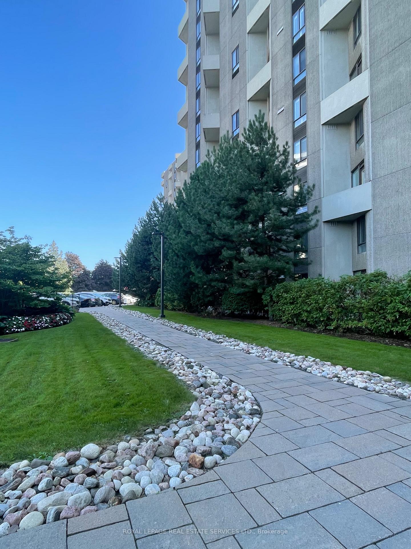 Photo 2 of Unit A15, 296 Mill Road, Etobicoke, Markland Wood — HOMEH