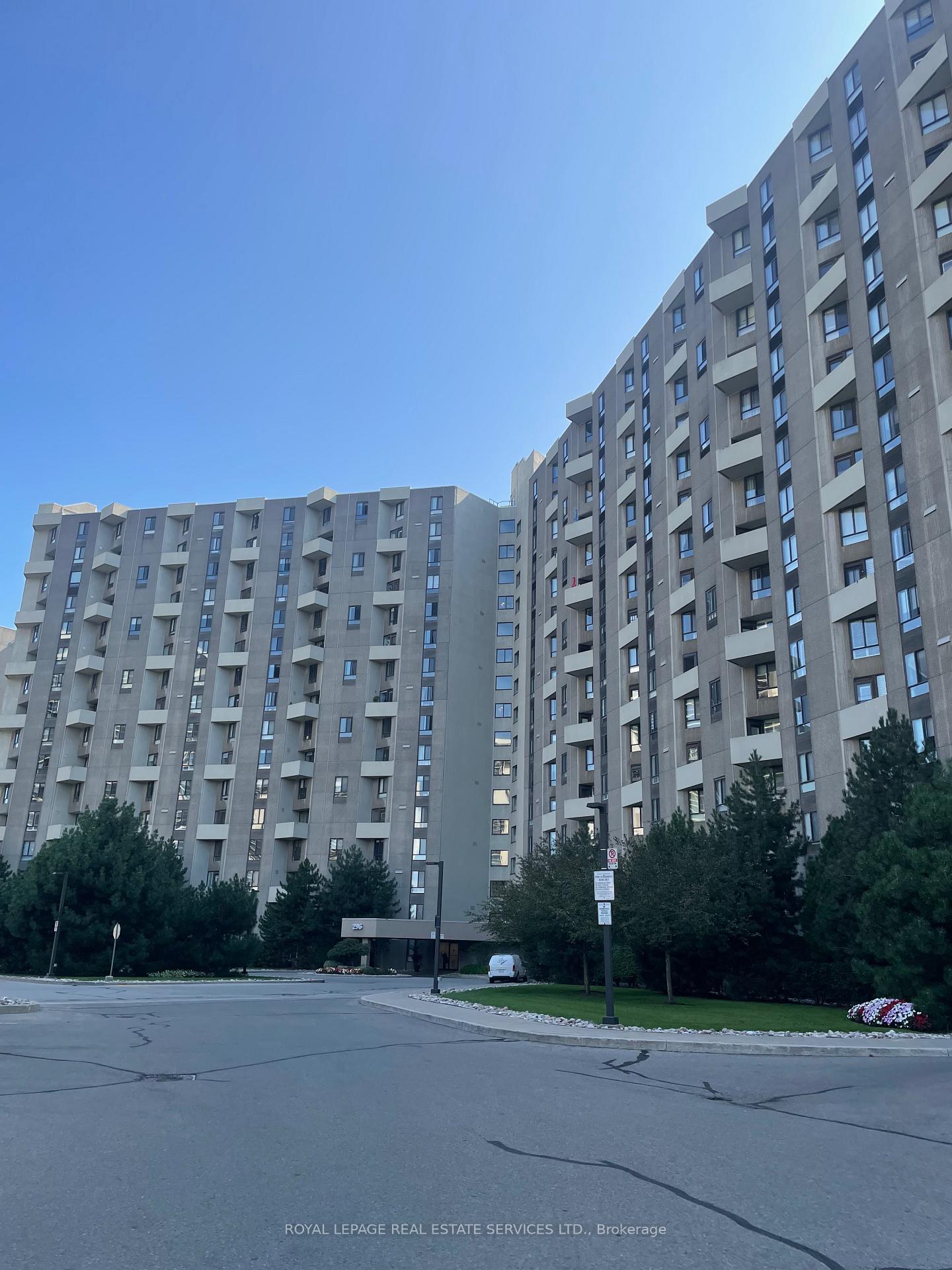Photo 3 of Unit A15, 296 Mill Road, Etobicoke, Markland Wood — HOMEH