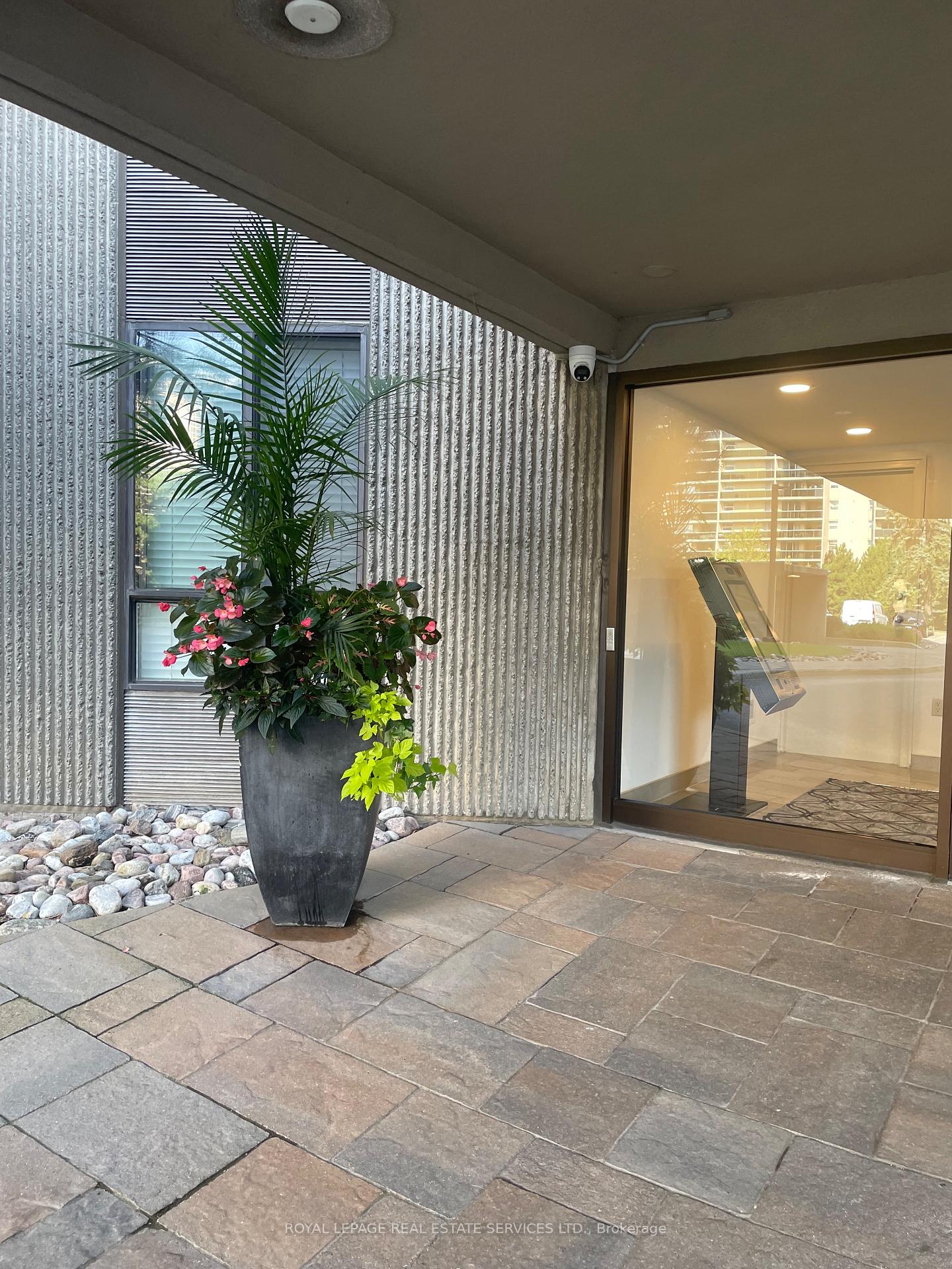 Photo 5 of Unit A15, 296 Mill Road, Etobicoke, Markland Wood — HOMEH
