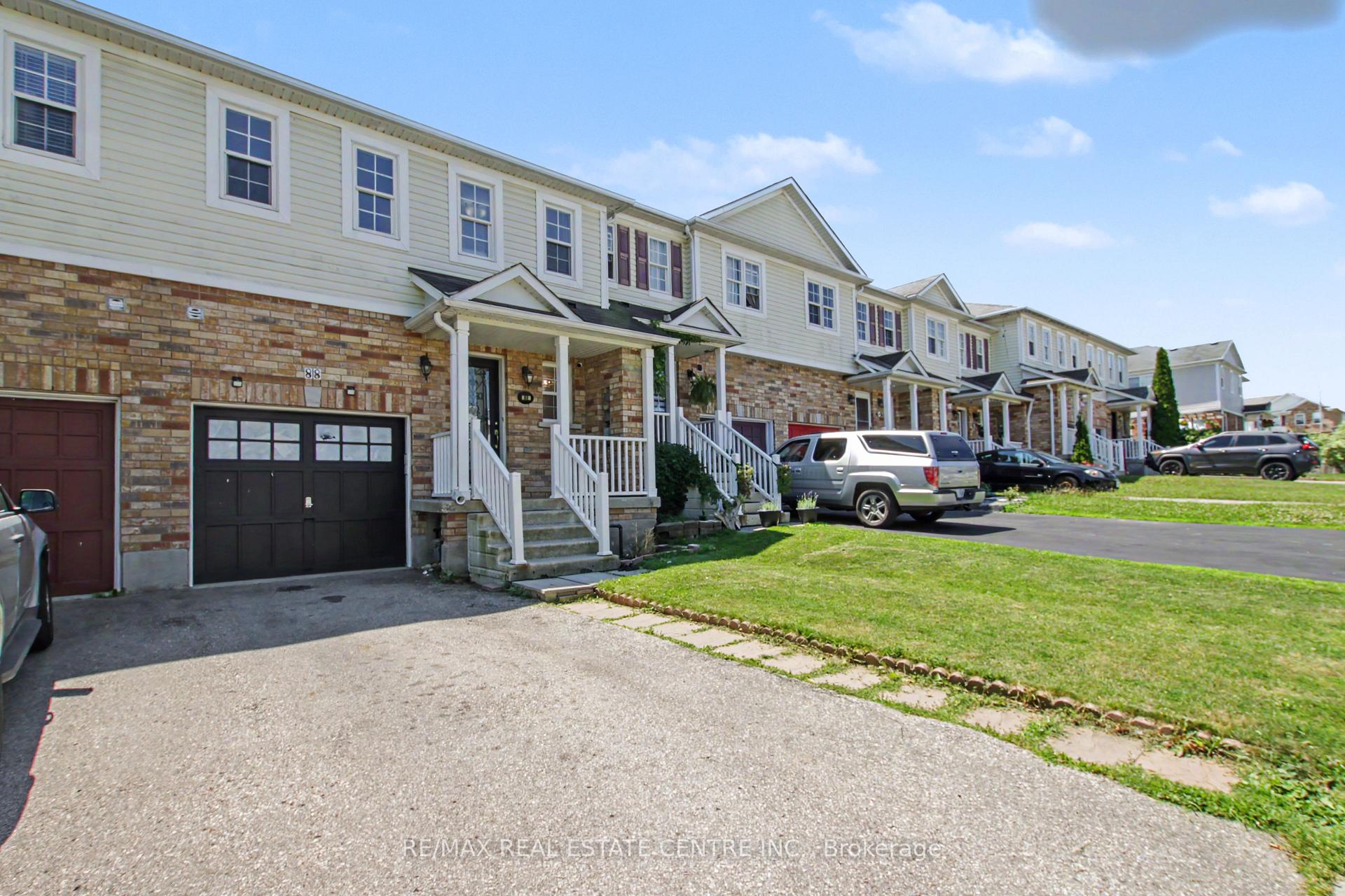 Photo 3 of 88 Bloomington Drive, Cambridge, Christopher-Champlain — HOMEH