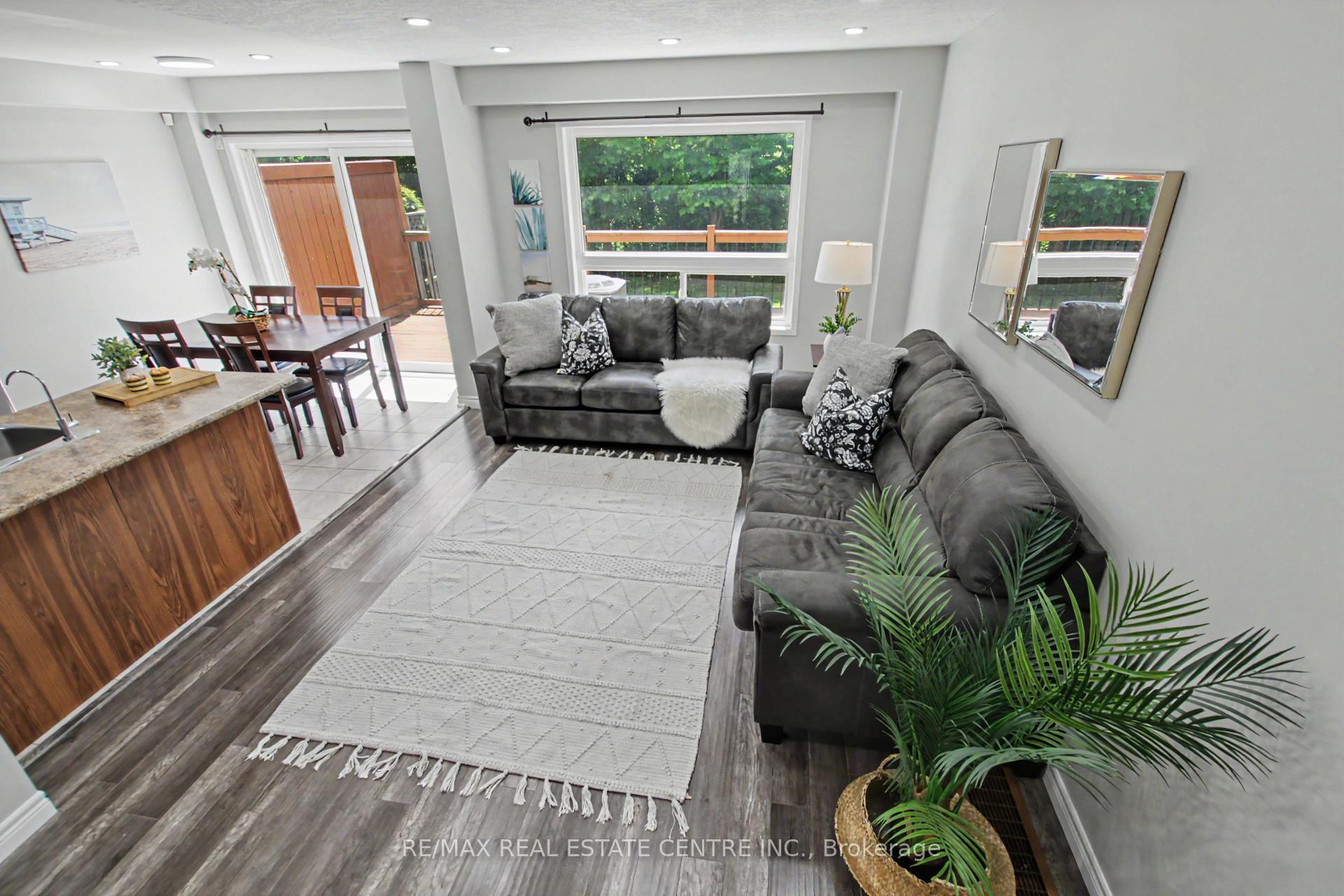 Photo 9 of 88 Bloomington Drive, Cambridge, Christopher-Champlain — HOMEH