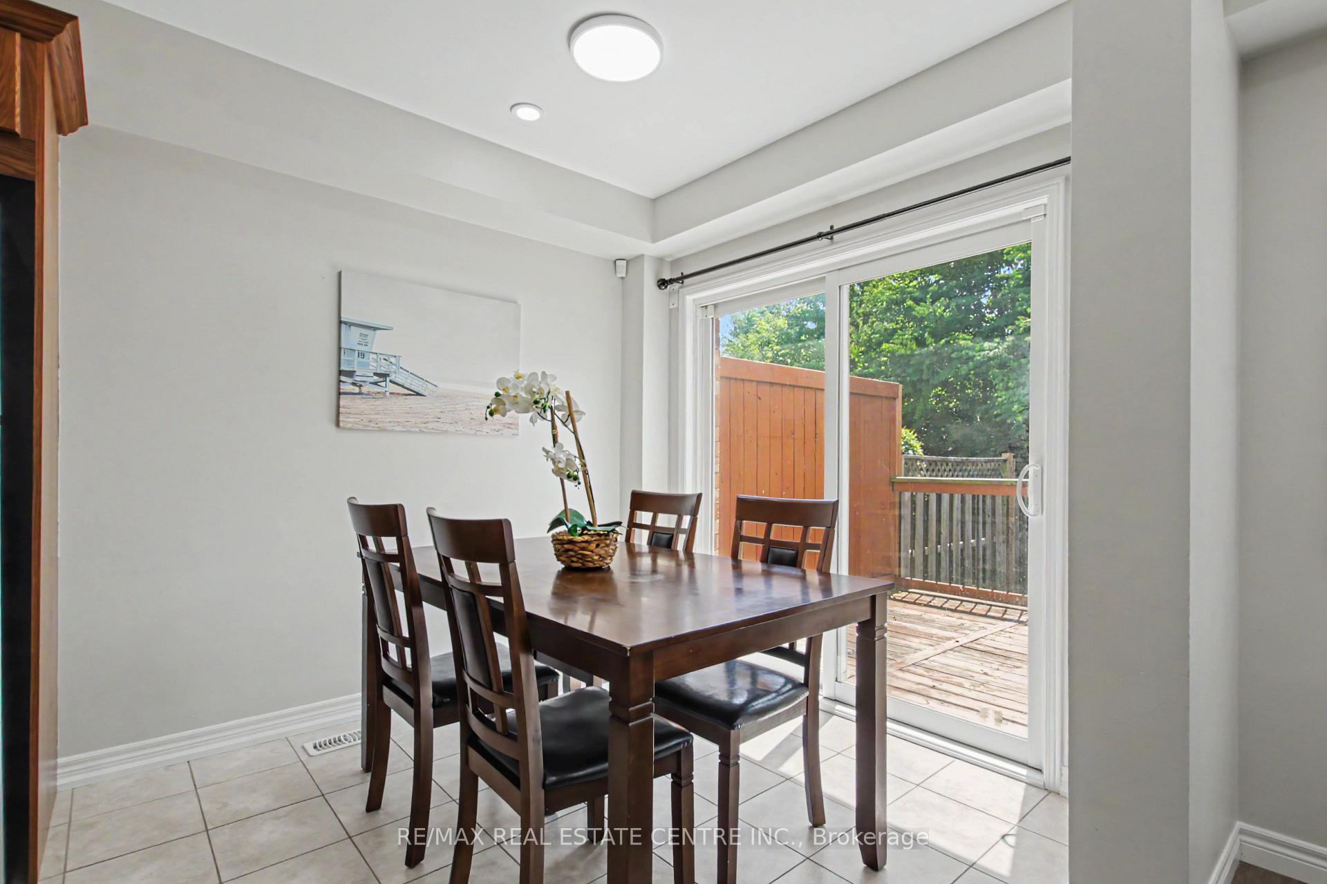 Photo 11 of 88 Bloomington Drive, Cambridge, Christopher-Champlain — HOMEH