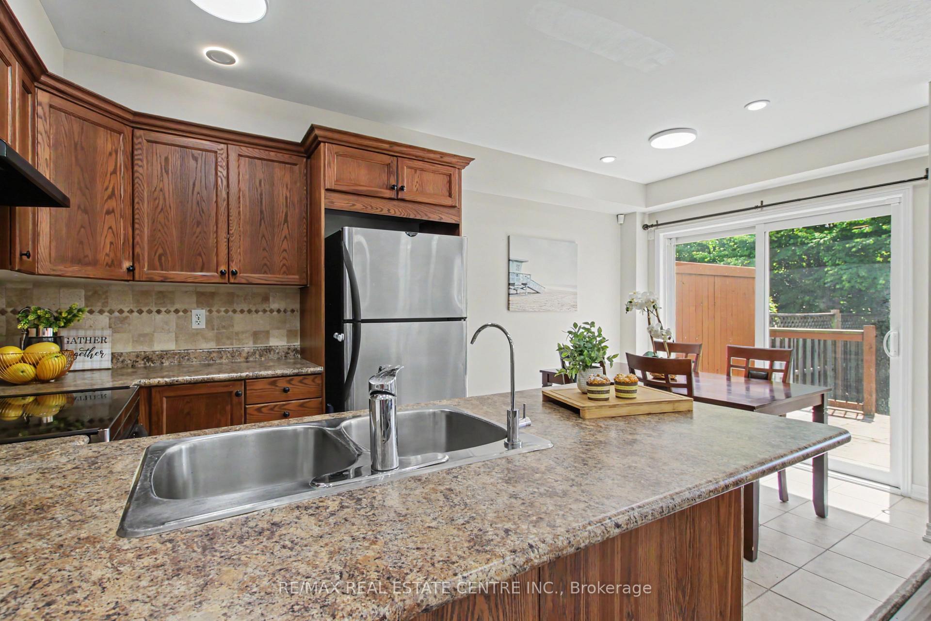 Photo 12 of 88 Bloomington Drive, Cambridge, Christopher-Champlain — HOMEH