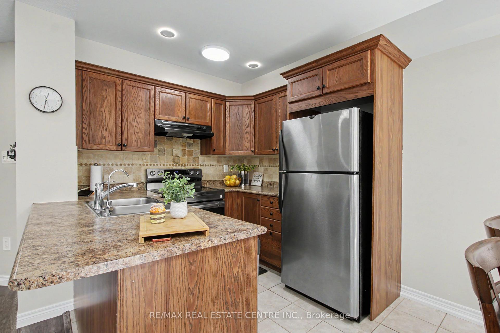 Photo 13 of 88 Bloomington Drive, Cambridge, Christopher-Champlain — HOMEH