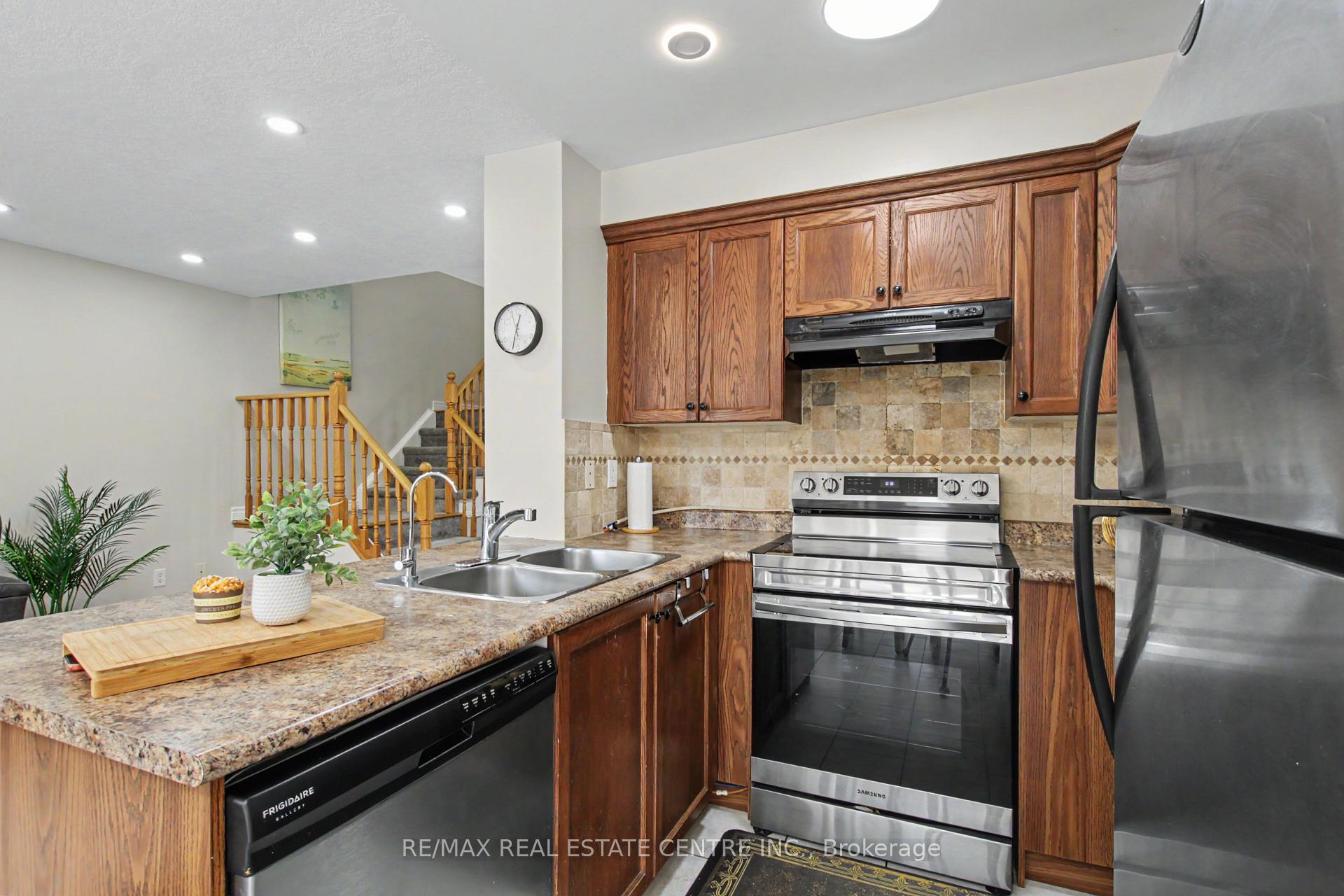Photo 14 of 88 Bloomington Drive, Cambridge, Christopher-Champlain — HOMEH