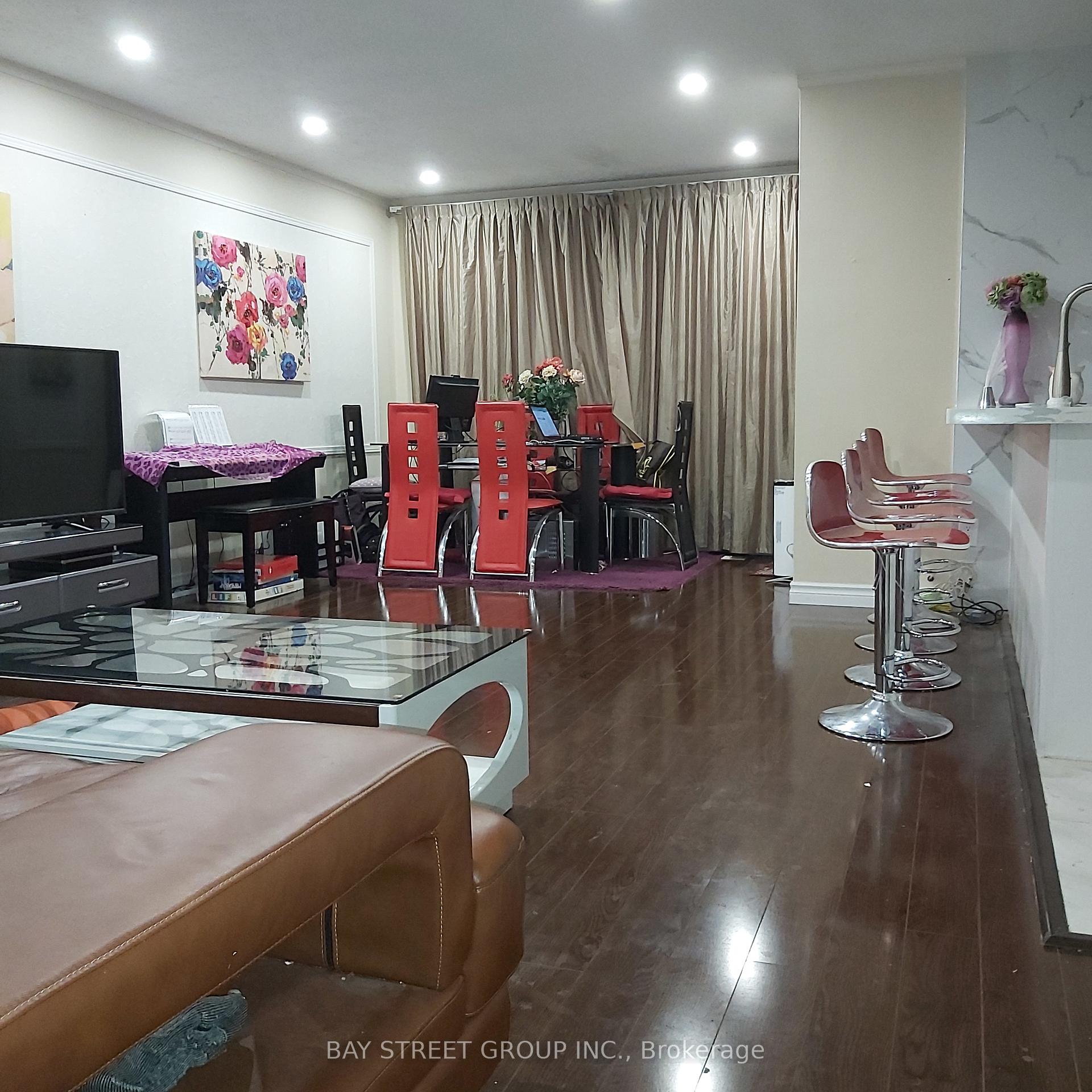 Photo 2 of Unit Main, 211 Beechy Drive, Richmond Hill, Crosby — HOMEH