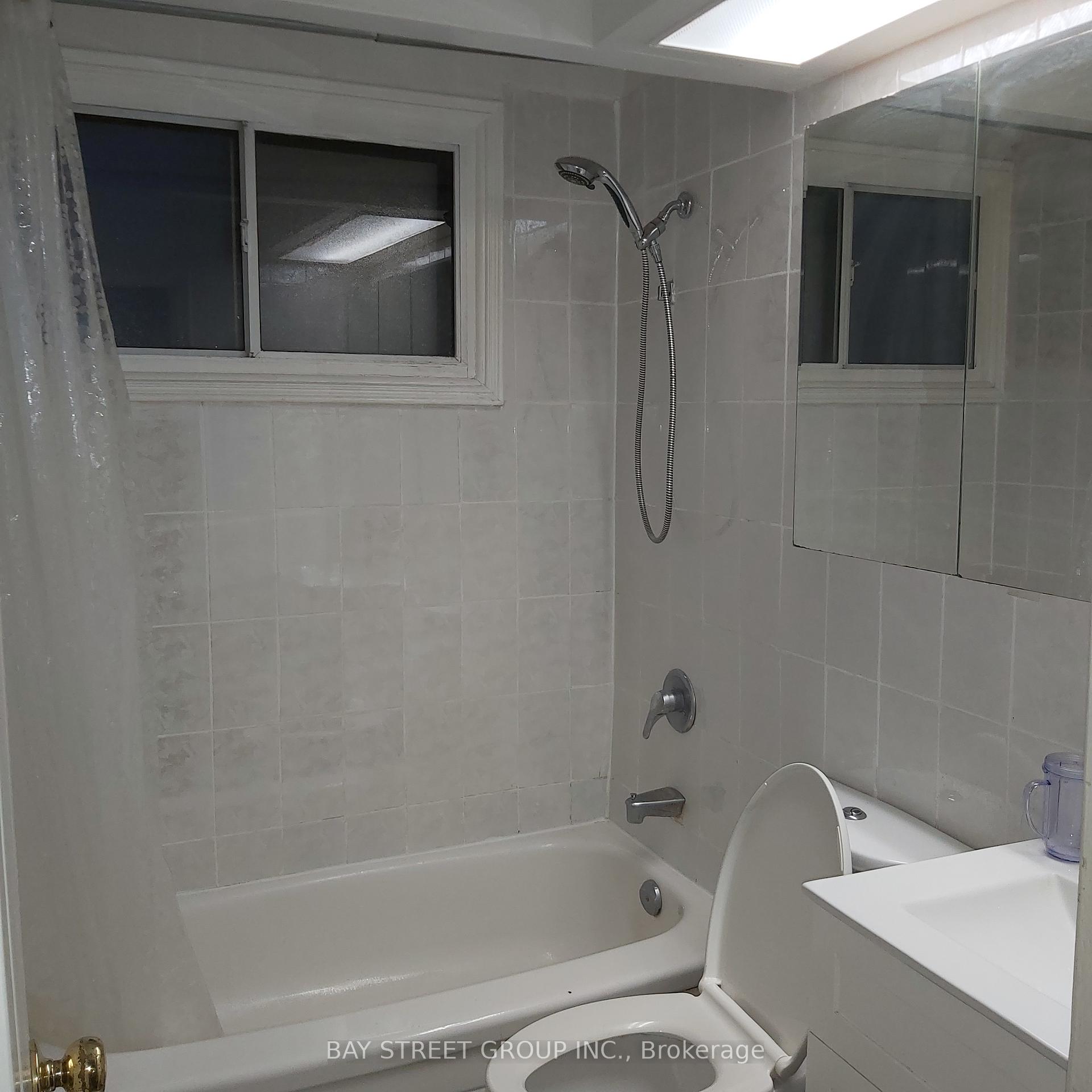 Photo 3 of Unit Main, 211 Beechy Drive, Richmond Hill, Crosby — HOMEH