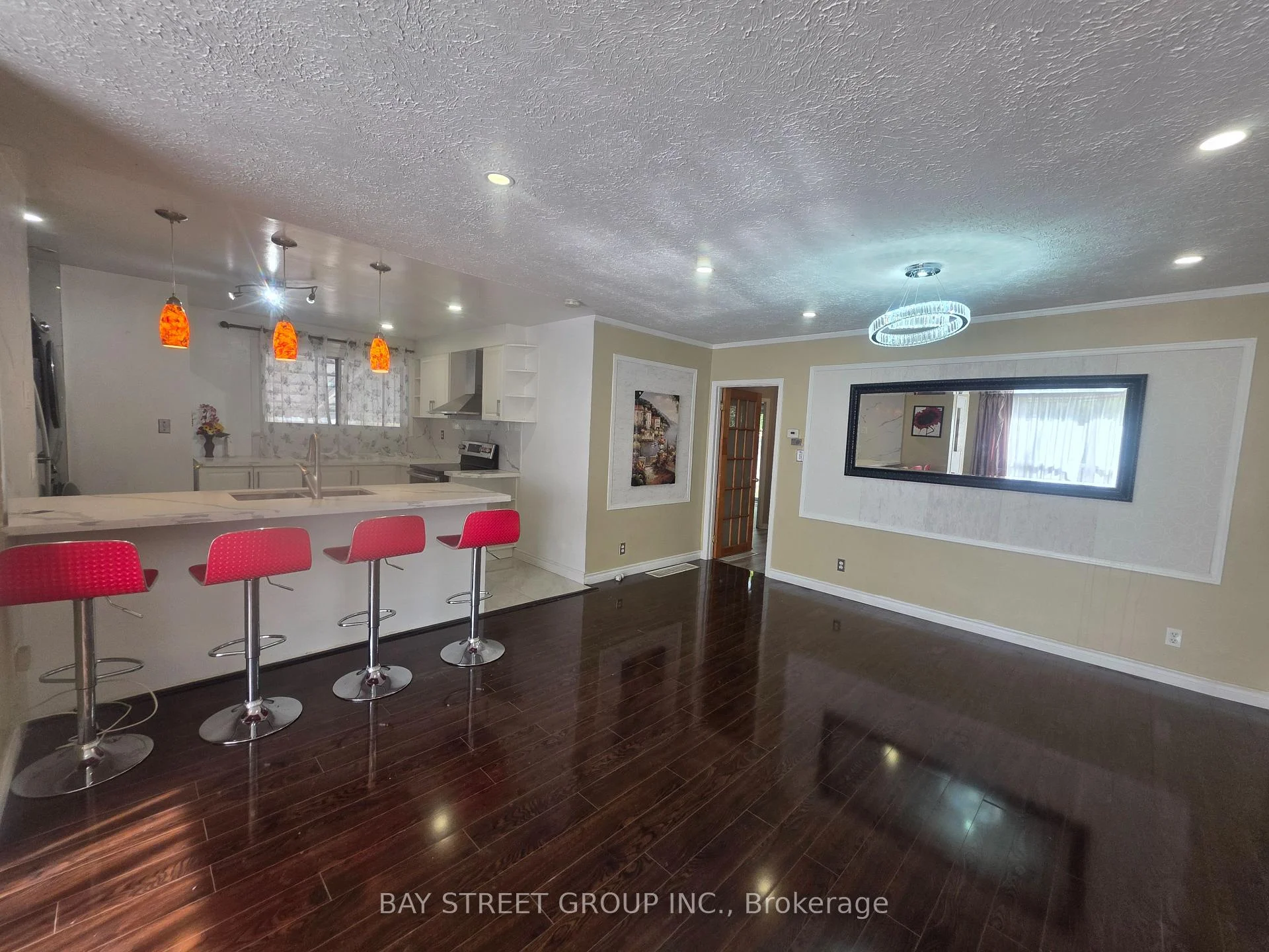 Photo 4 of Unit Main, 211 Beechy Drive, Richmond Hill, Crosby — HOMEH