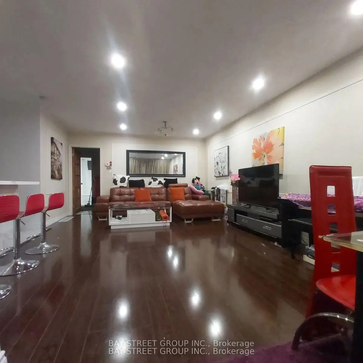 Photo 5 of Unit Main, 211 Beechy Drive, Richmond Hill, Crosby — HOMEH