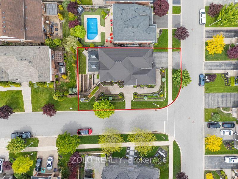 Photo 2 of 42 Vinifera Drive, Grimsby, Grimsby East — HOMEH