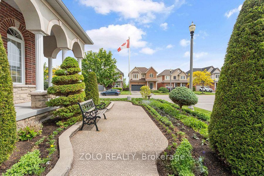 Photo 3 of 42 Vinifera Drive, Grimsby, Grimsby East — HOMEH