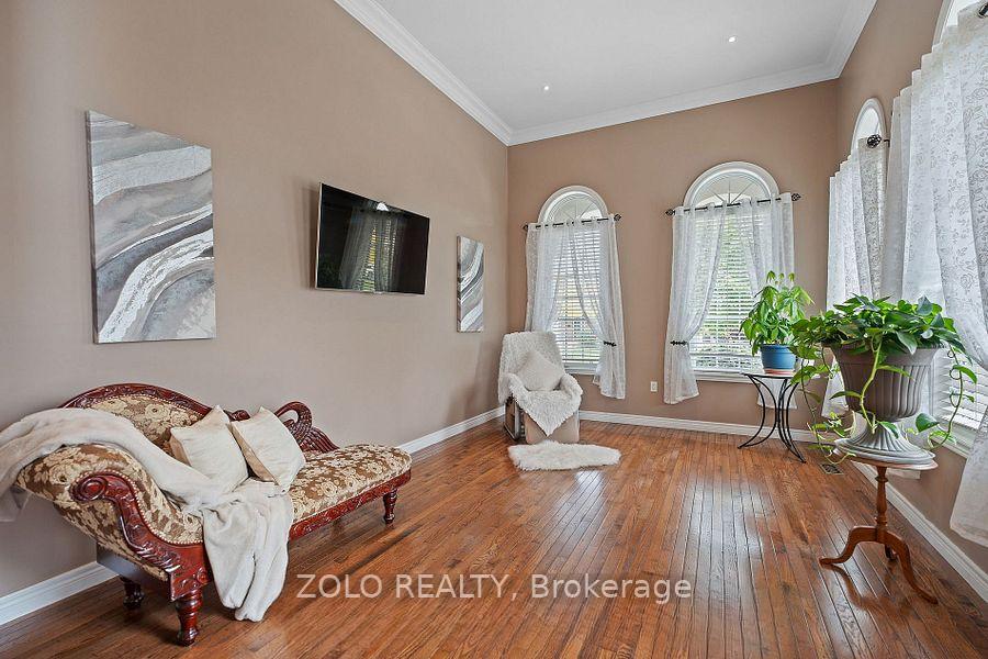 Photo 9 of 42 Vinifera Drive, Grimsby, Grimsby East — HOMEH