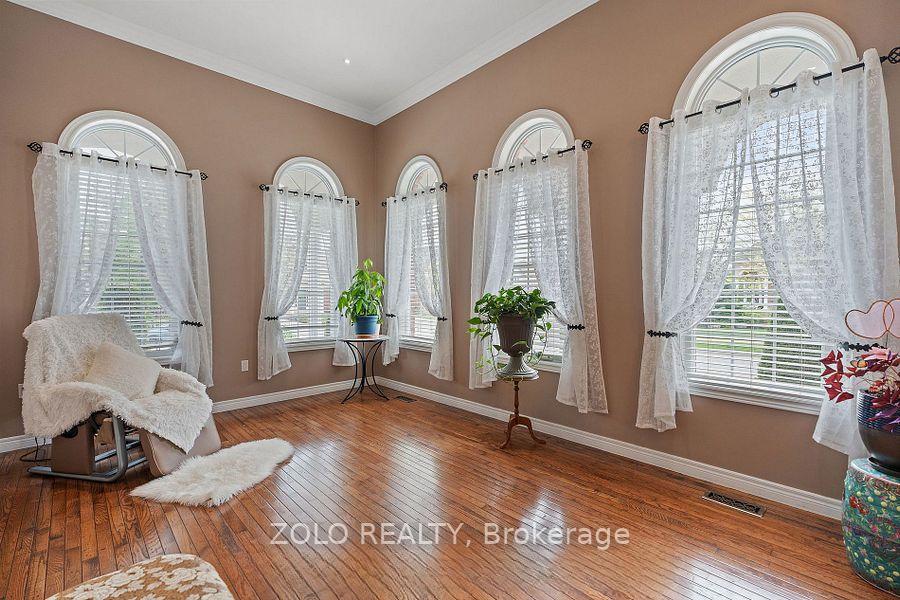 Photo 10 of 42 Vinifera Drive, Grimsby, Grimsby East — HOMEH