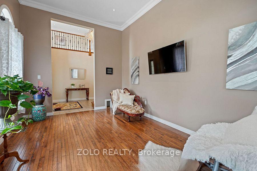 Photo 11 of 42 Vinifera Drive, Grimsby, Grimsby East — HOMEH