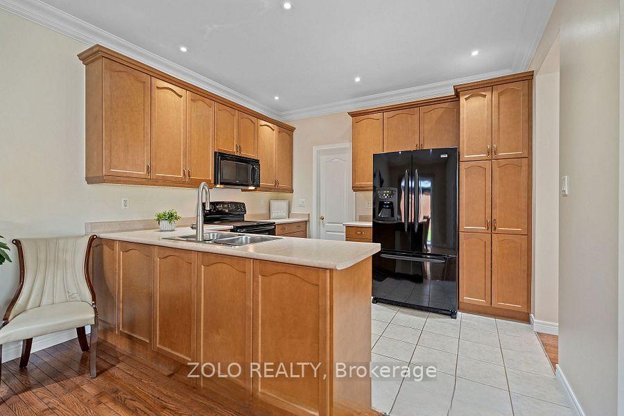 Photo 19 of 42 Vinifera Drive, Grimsby, Grimsby East — HOMEH
