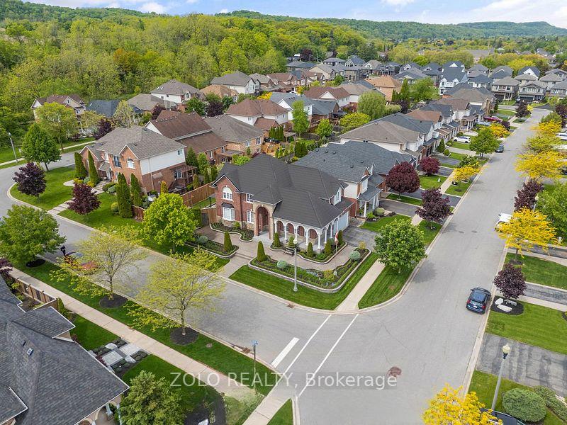 Photo 43 of 42 Vinifera Drive, Grimsby, Grimsby East — HOMEH