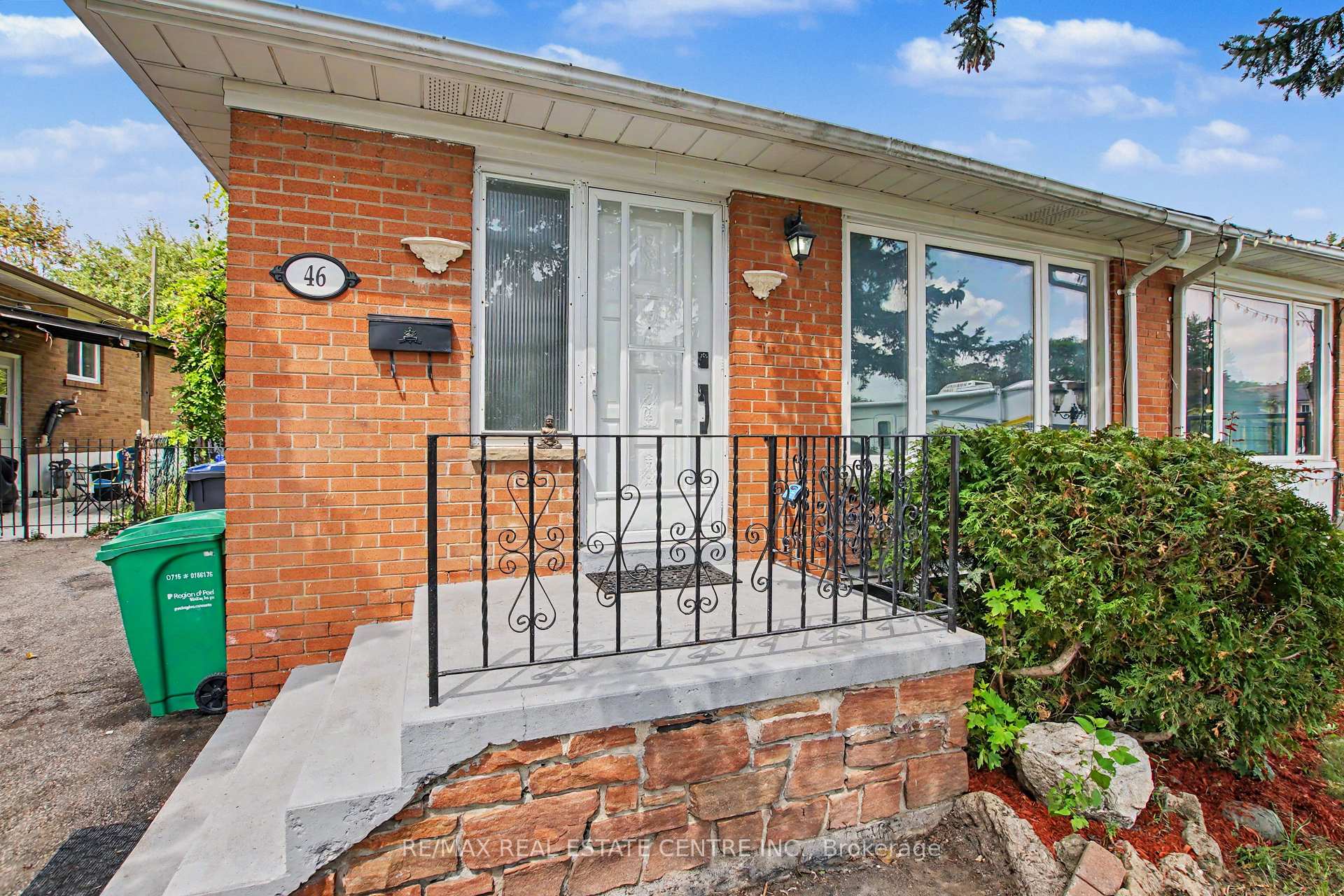 Photo 3 of 46 Northwood Drive, Brampton, Northwood Park — HOMEH