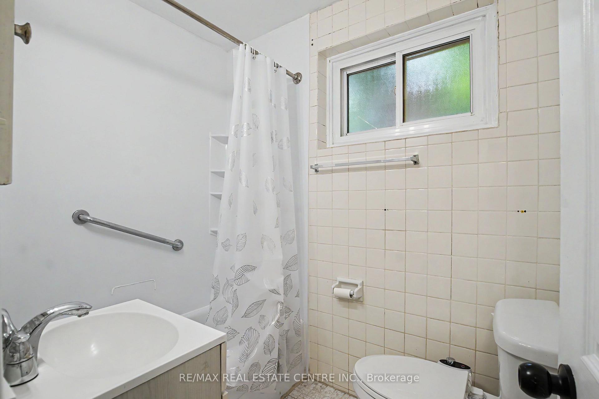 Photo 23 of 46 Northwood Drive, Brampton, Northwood Park — HOMEH