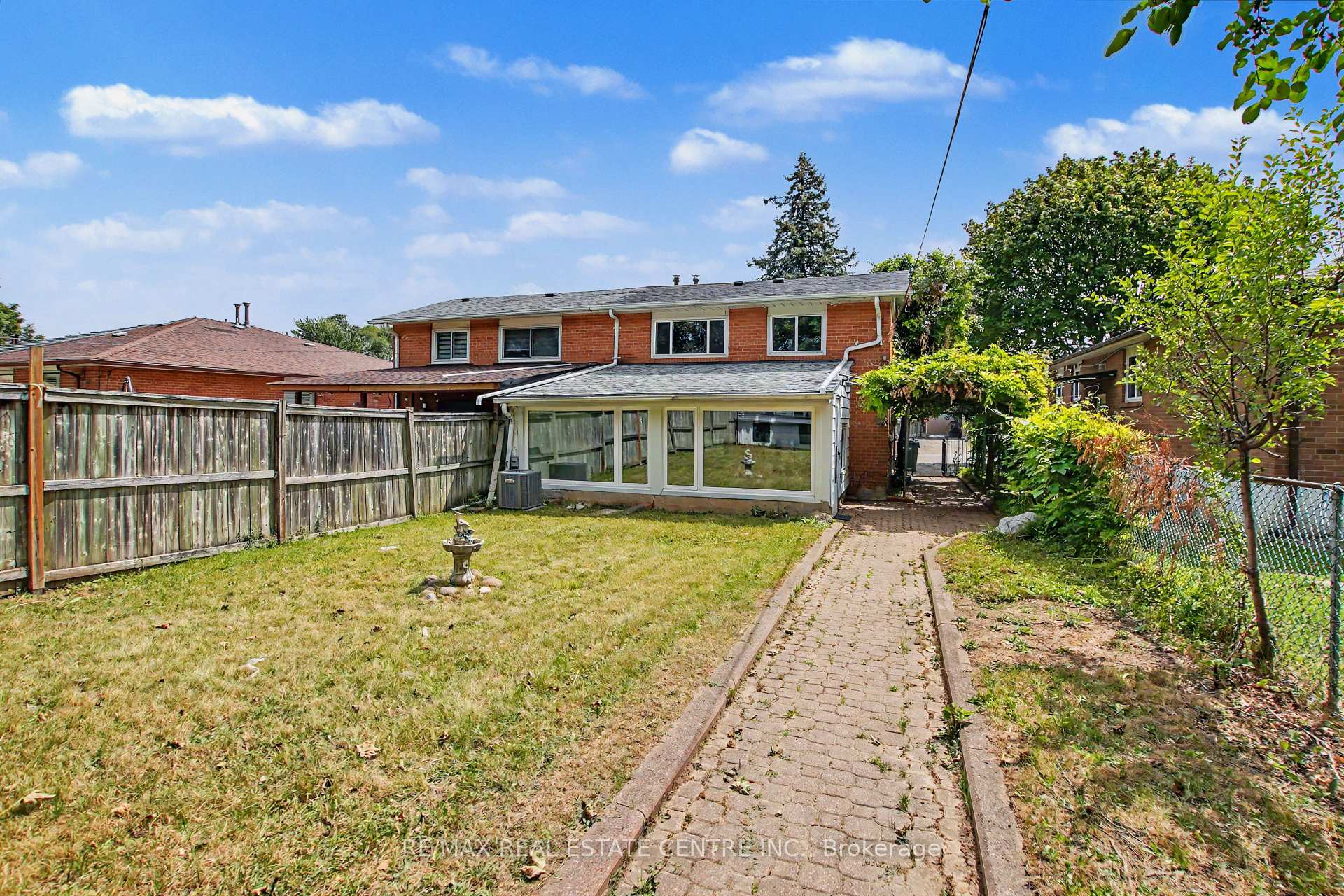 Photo 52 of 46 Northwood Drive, Brampton, Northwood Park — HOMEH