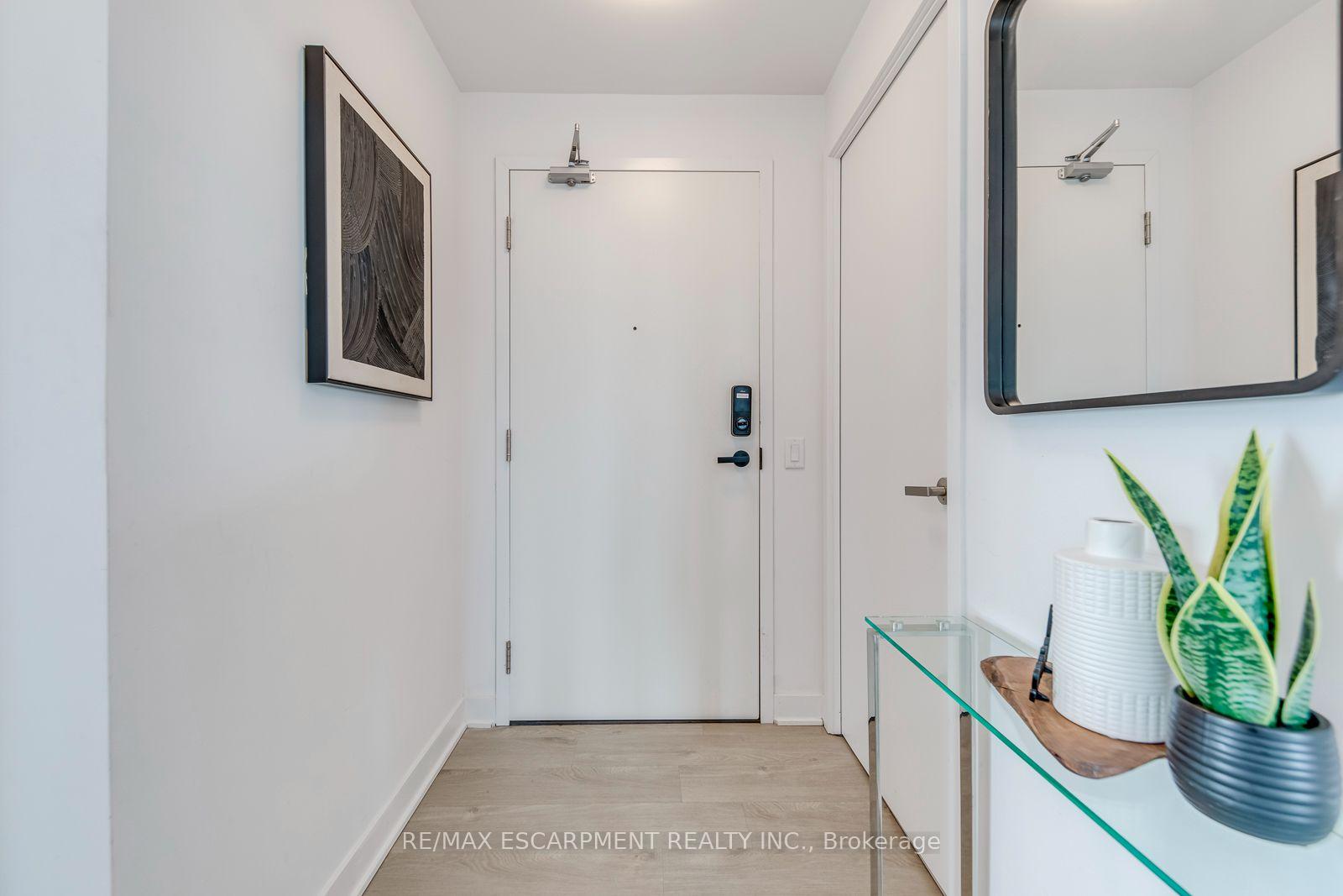 Photo 7 of Unit 5010, 3900 Confederation Parkway, Mississauga, City Centre — HOMEH