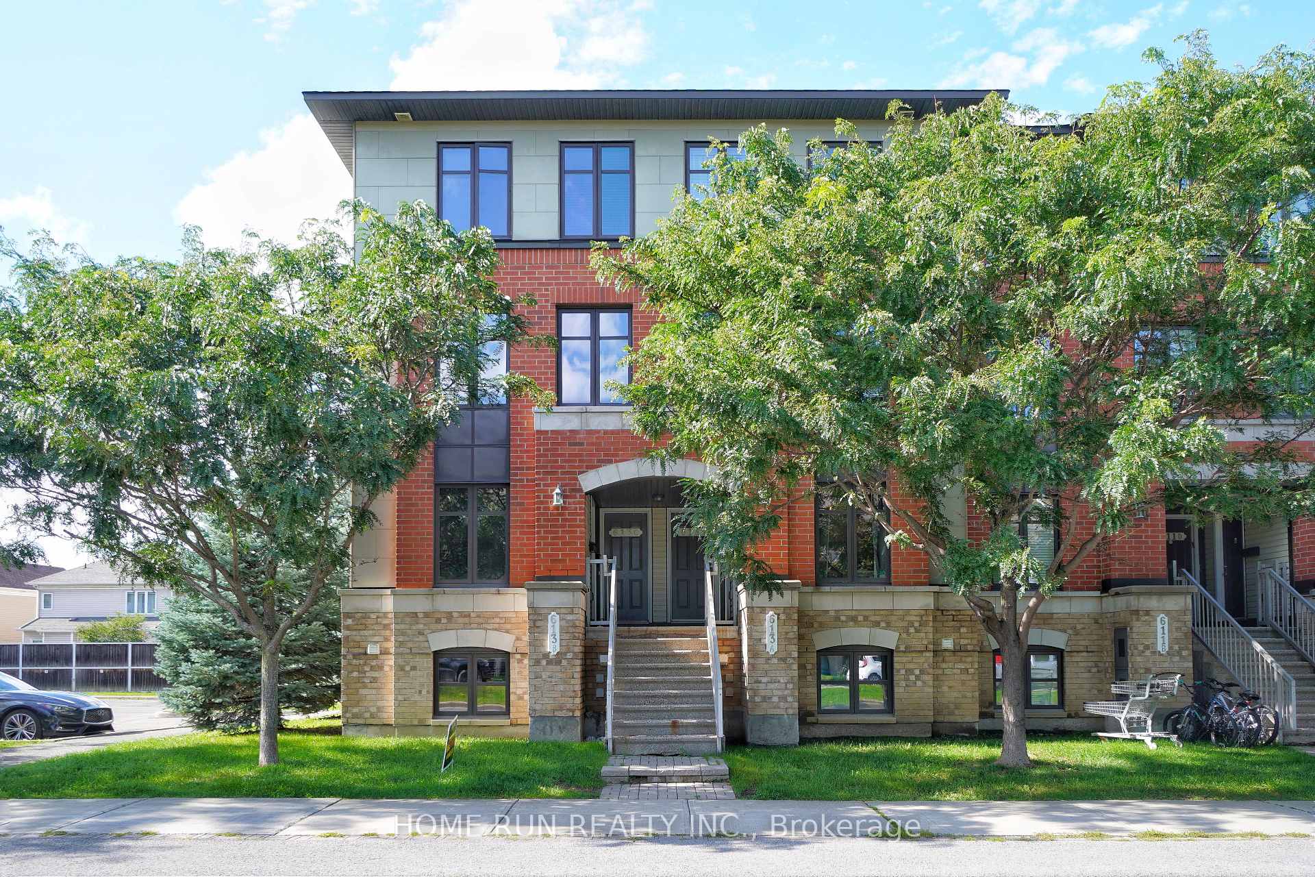 Photo 1 of Unit B, 613 Chapman Mills Drive, Ottawa, Barrhaven - Strandherd — HOMEH