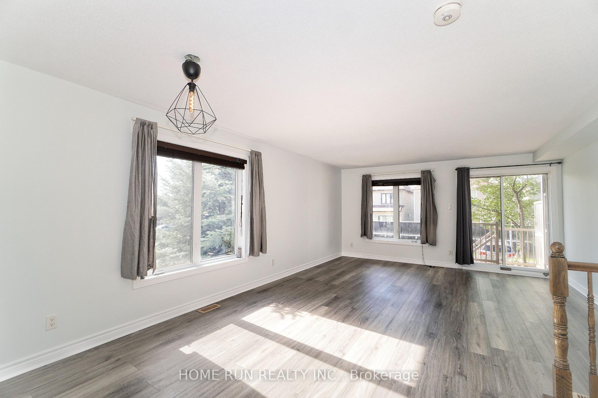 Photo 3 of Unit B, 613 Chapman Mills Drive, Ottawa, Barrhaven - Strandherd — HOMEH