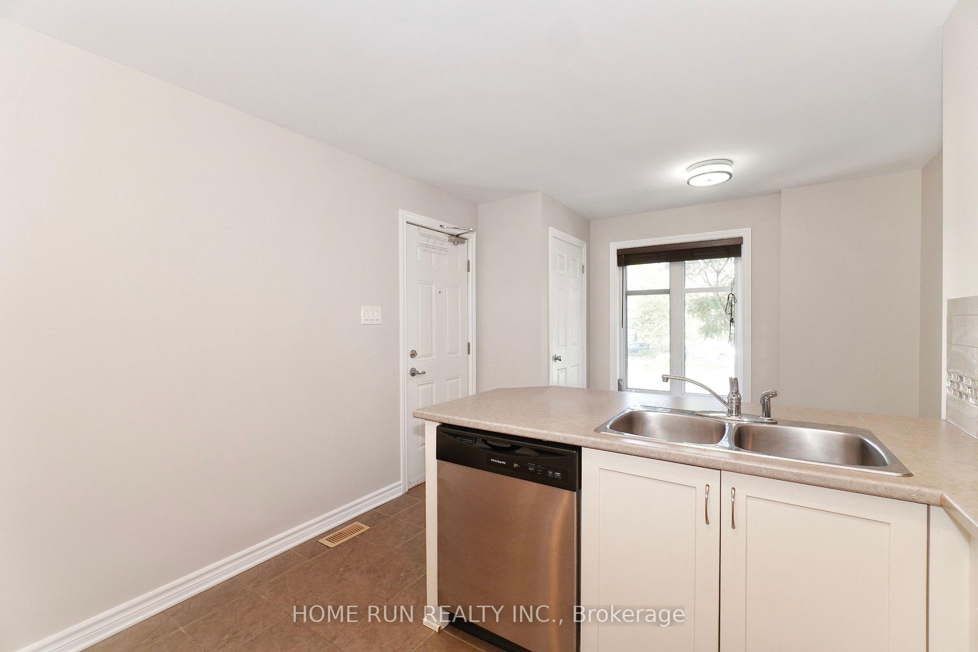 Photo 15 of Unit B, 613 Chapman Mills Drive, Ottawa, Barrhaven - Strandherd — HOMEH