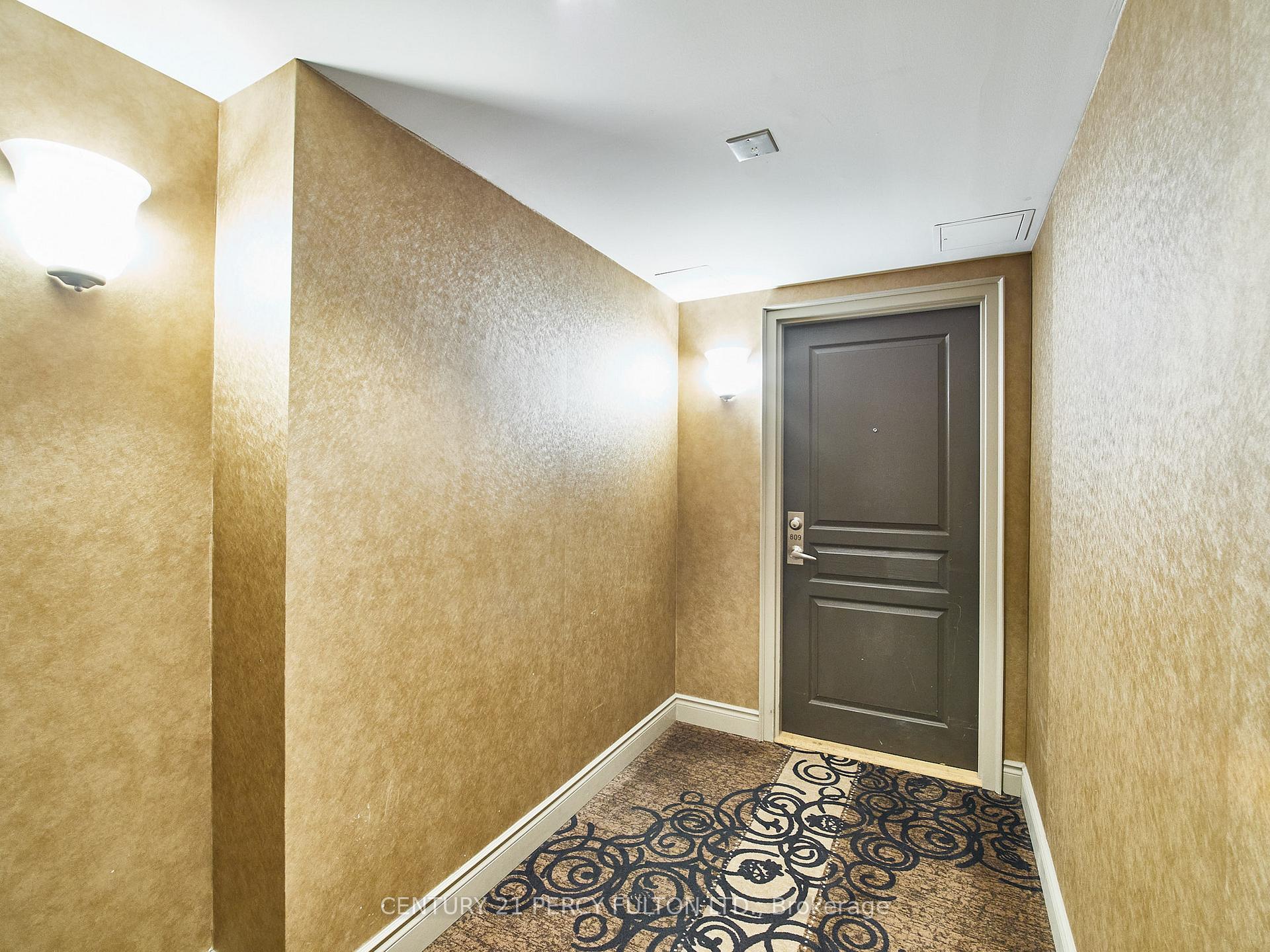 Photo 2 of Unit 809, 140 Simcoe Street, Toronto, Waterfront Communities — HOMEH