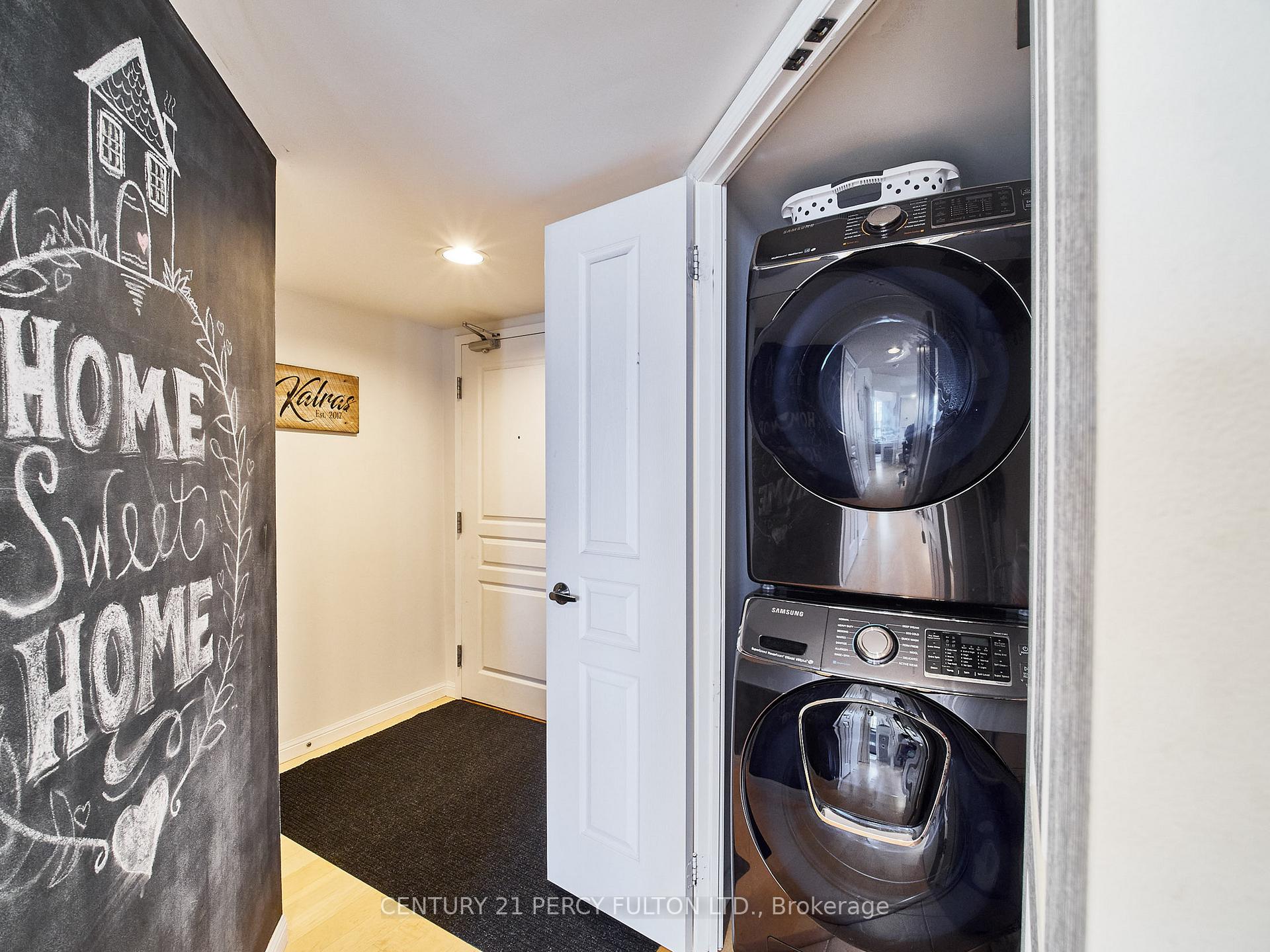 Photo 4 of Unit 809, 140 Simcoe Street, Toronto, Waterfront Communities — HOMEH