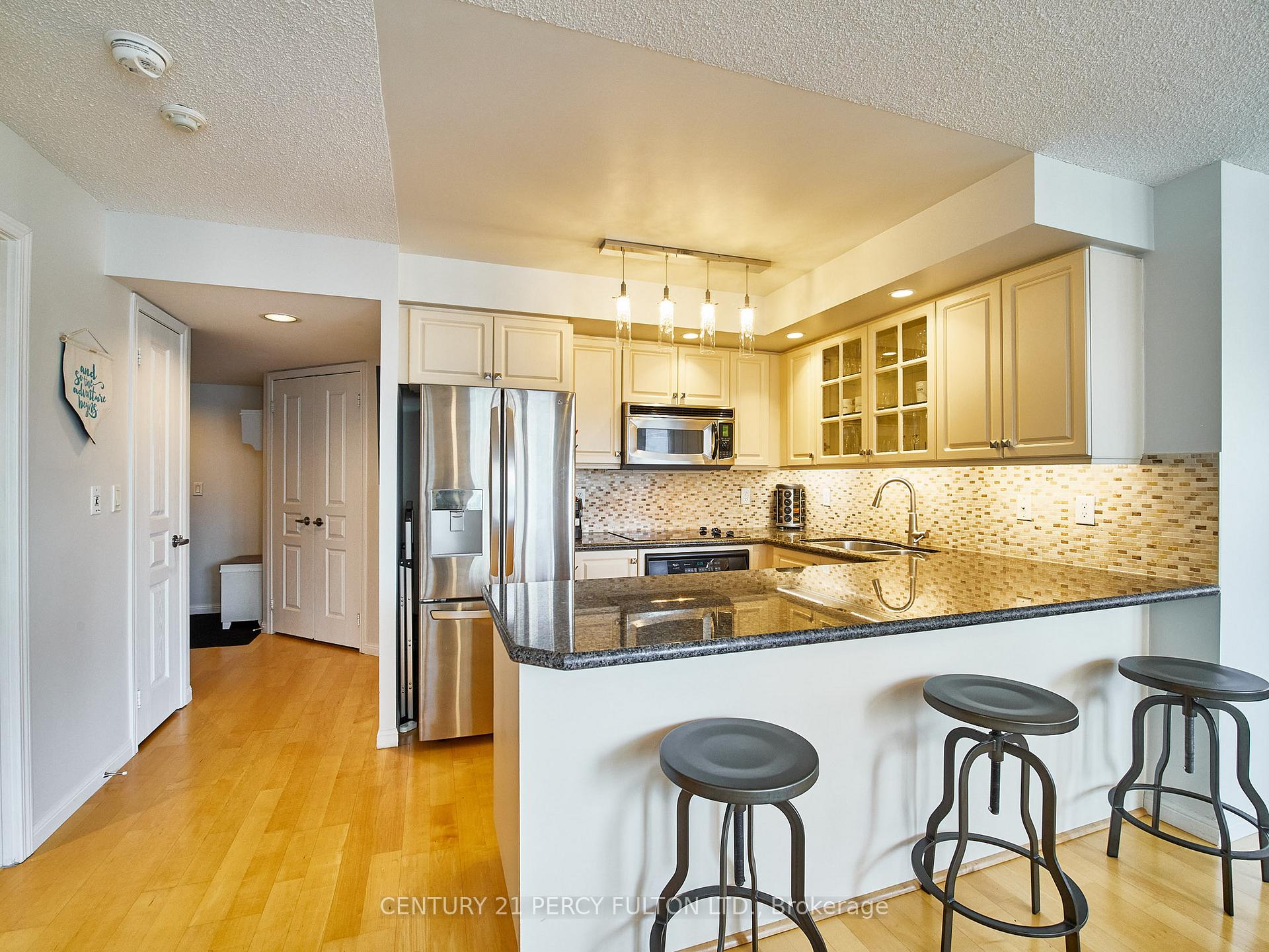 Photo 10 of Unit 809, 140 Simcoe Street, Toronto, Waterfront Communities — HOMEH