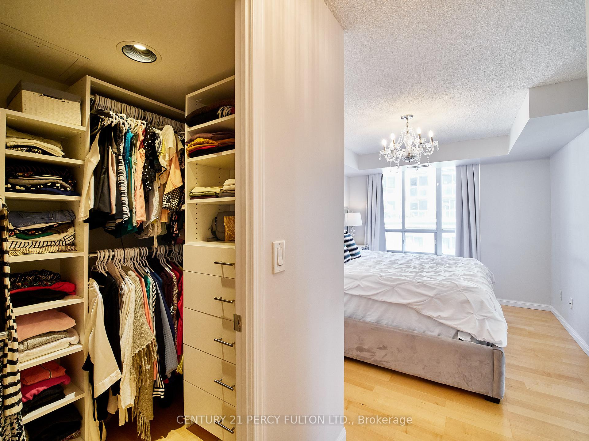 Photo 11 of Unit 809, 140 Simcoe Street, Toronto, Waterfront Communities — HOMEH