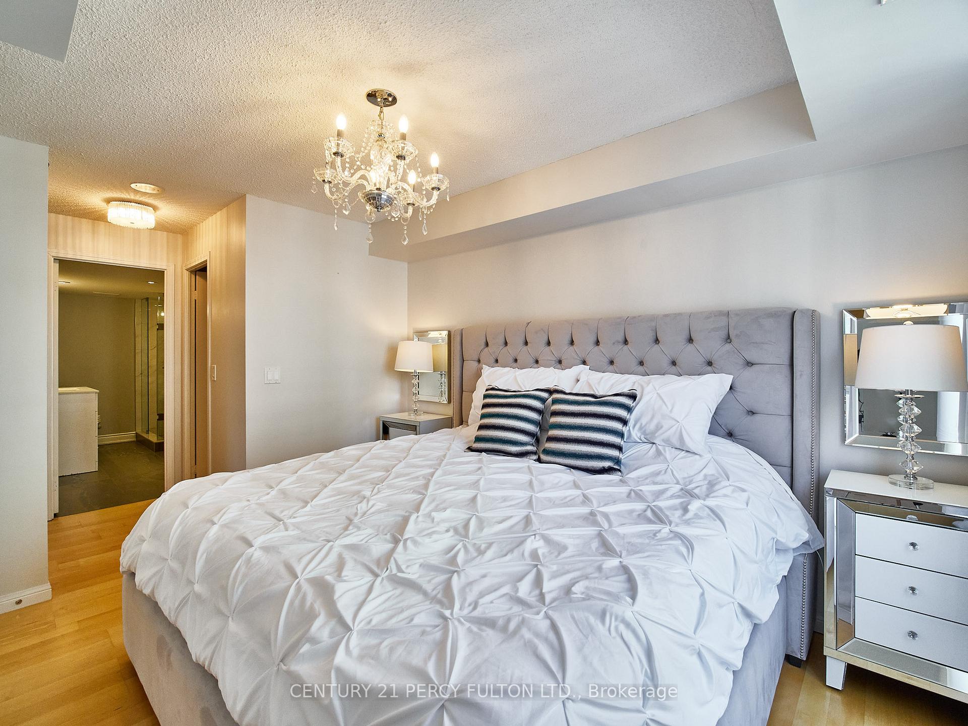 Photo 12 of Unit 809, 140 Simcoe Street, Toronto, Waterfront Communities — HOMEH