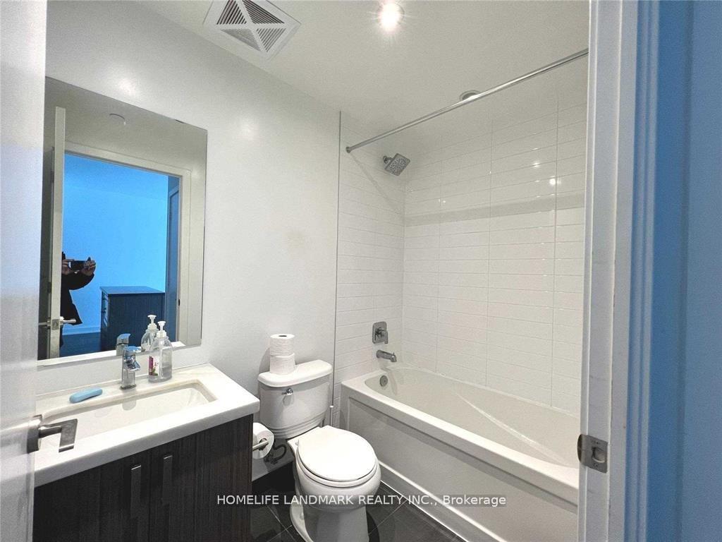 Photo 4 of Unit 1604, 501 St Clair Avenue W, Toronto, Casa Loma — HOMEH